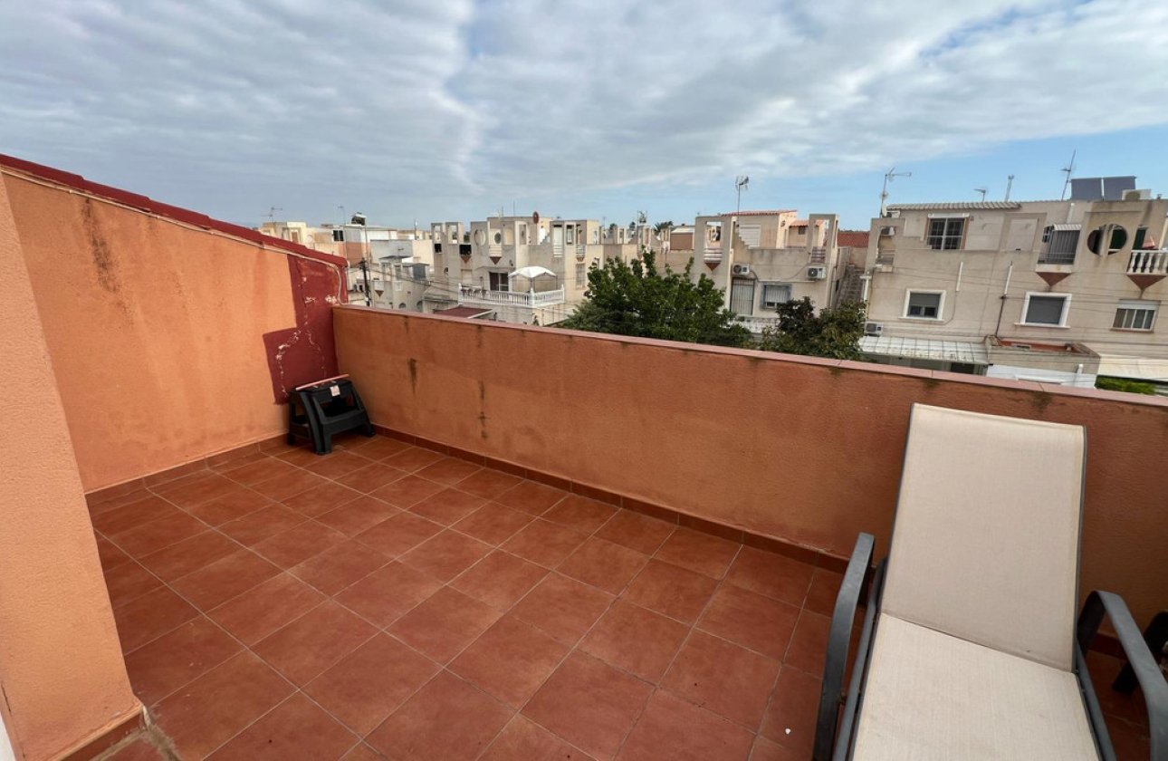 Használt ingatlanok - Villa -
Torrevieja - Torrevieja Centro
