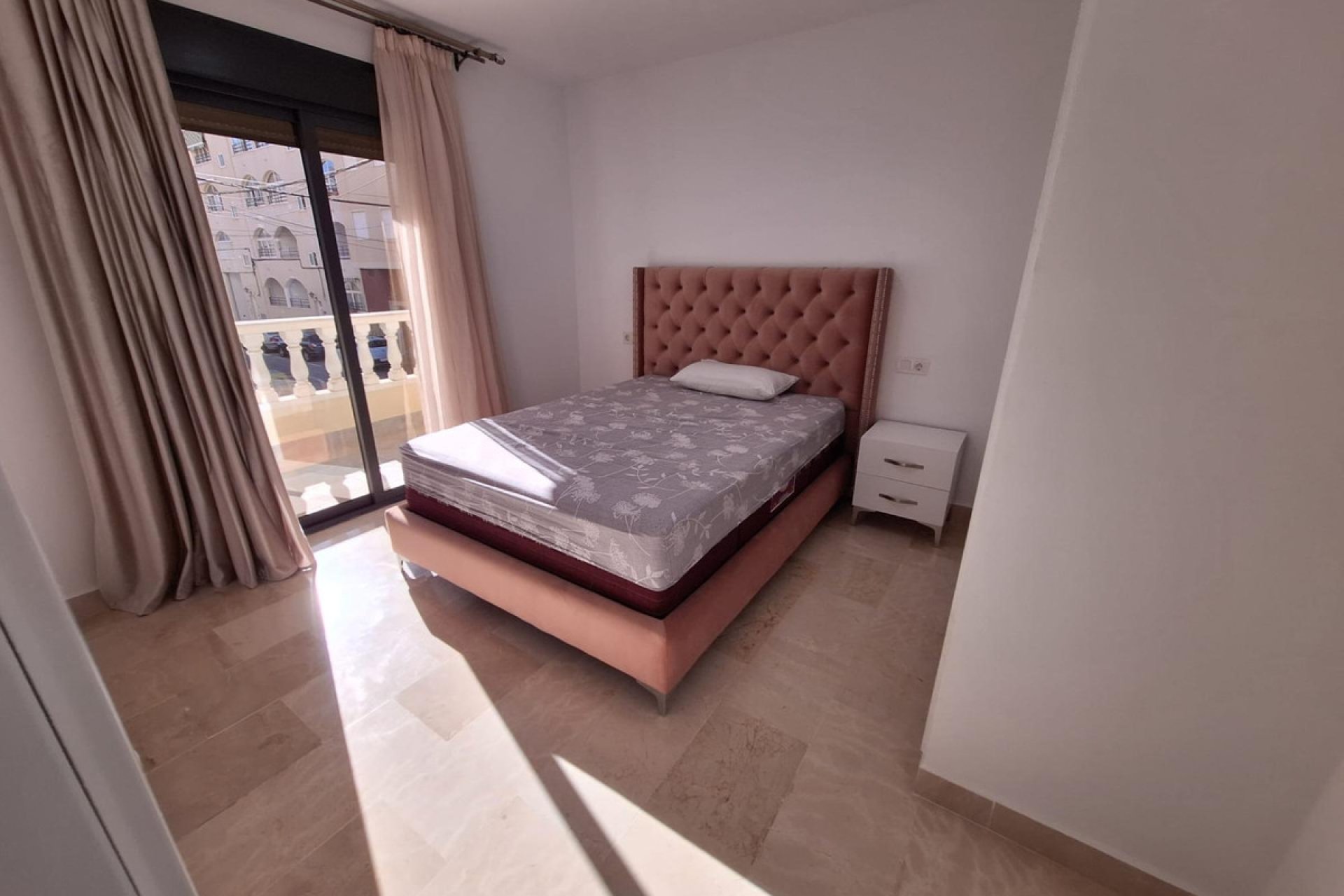 Használt ingatlanok - Villa -
Torrevieja - Torrevieja Centro