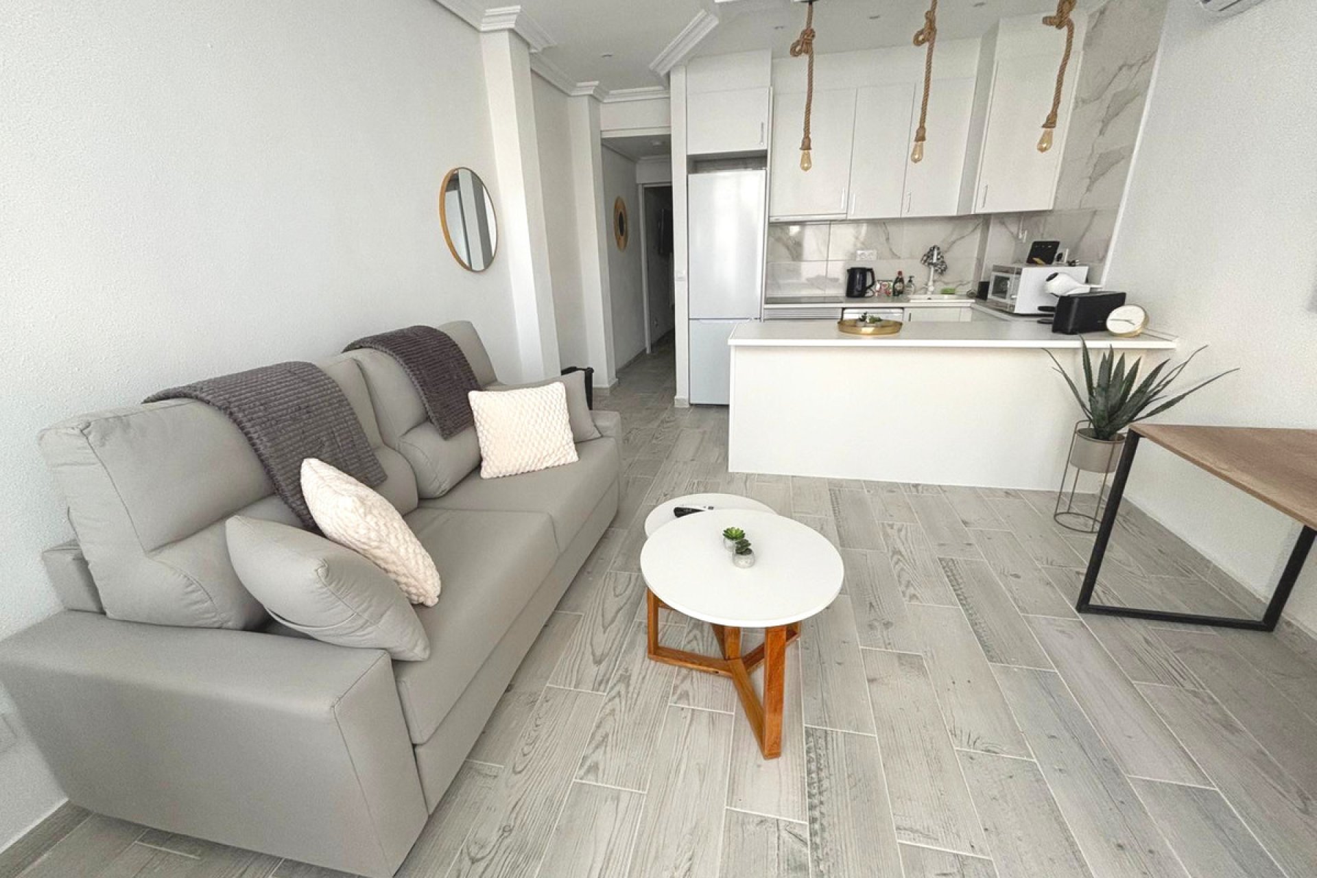 Használt ingatlanok - Villa -
Torrevieja - Torrevieja Centro