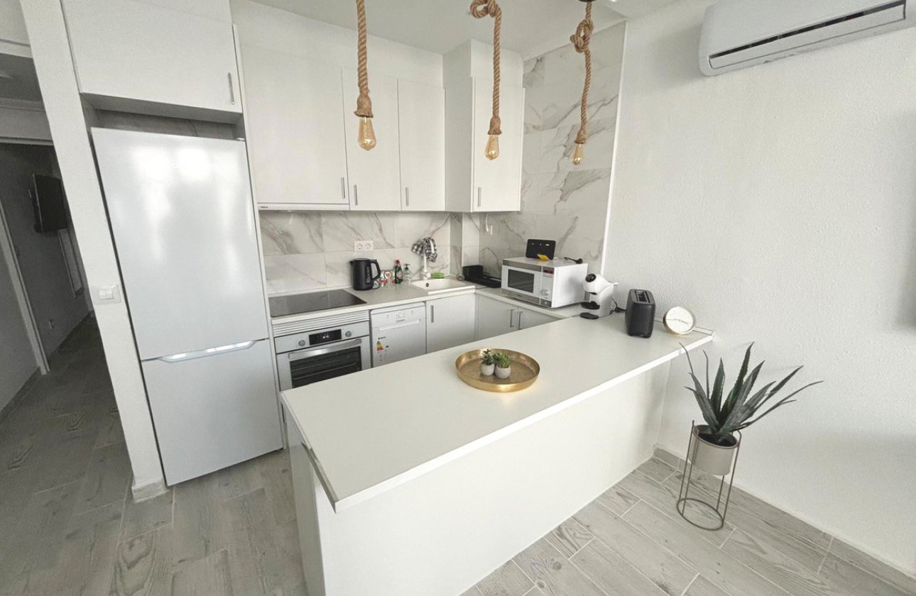 Használt ingatlanok - Villa -
Torrevieja - Torrevieja Centro