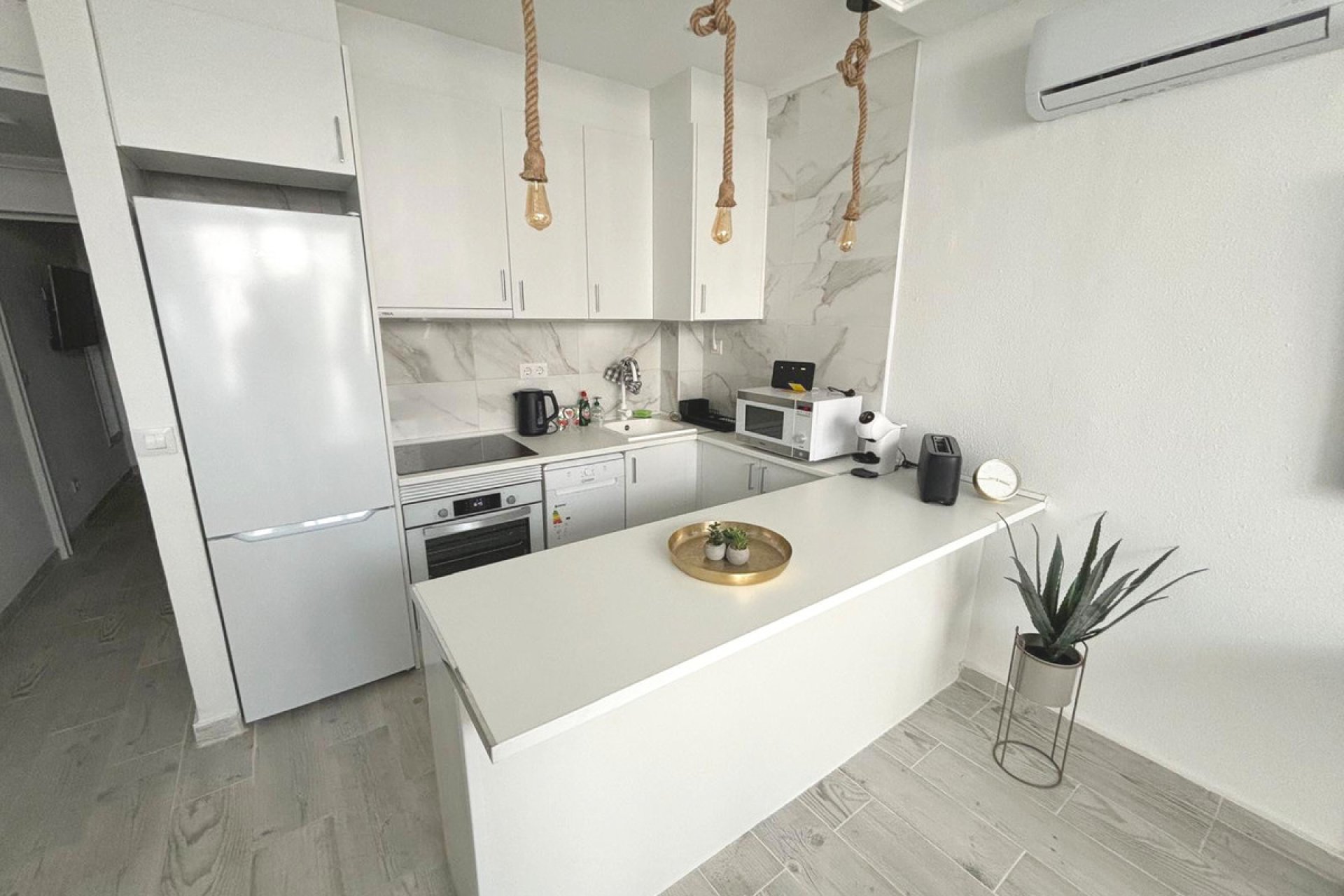 Használt ingatlanok - Villa -
Torrevieja - Torrevieja Centro