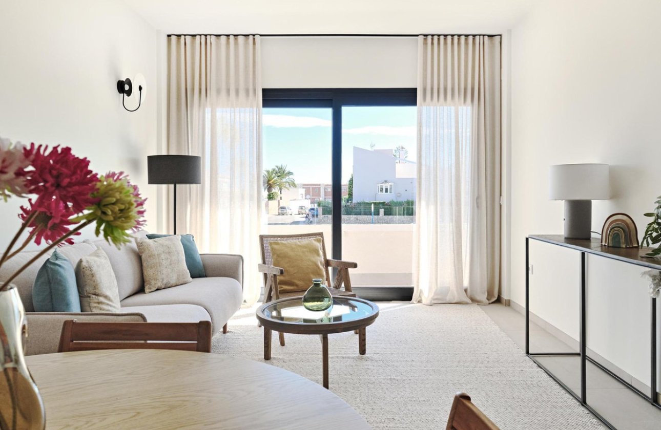 Használt ingatlanok - Villa -
Torrevieja - Torrevieja Centro