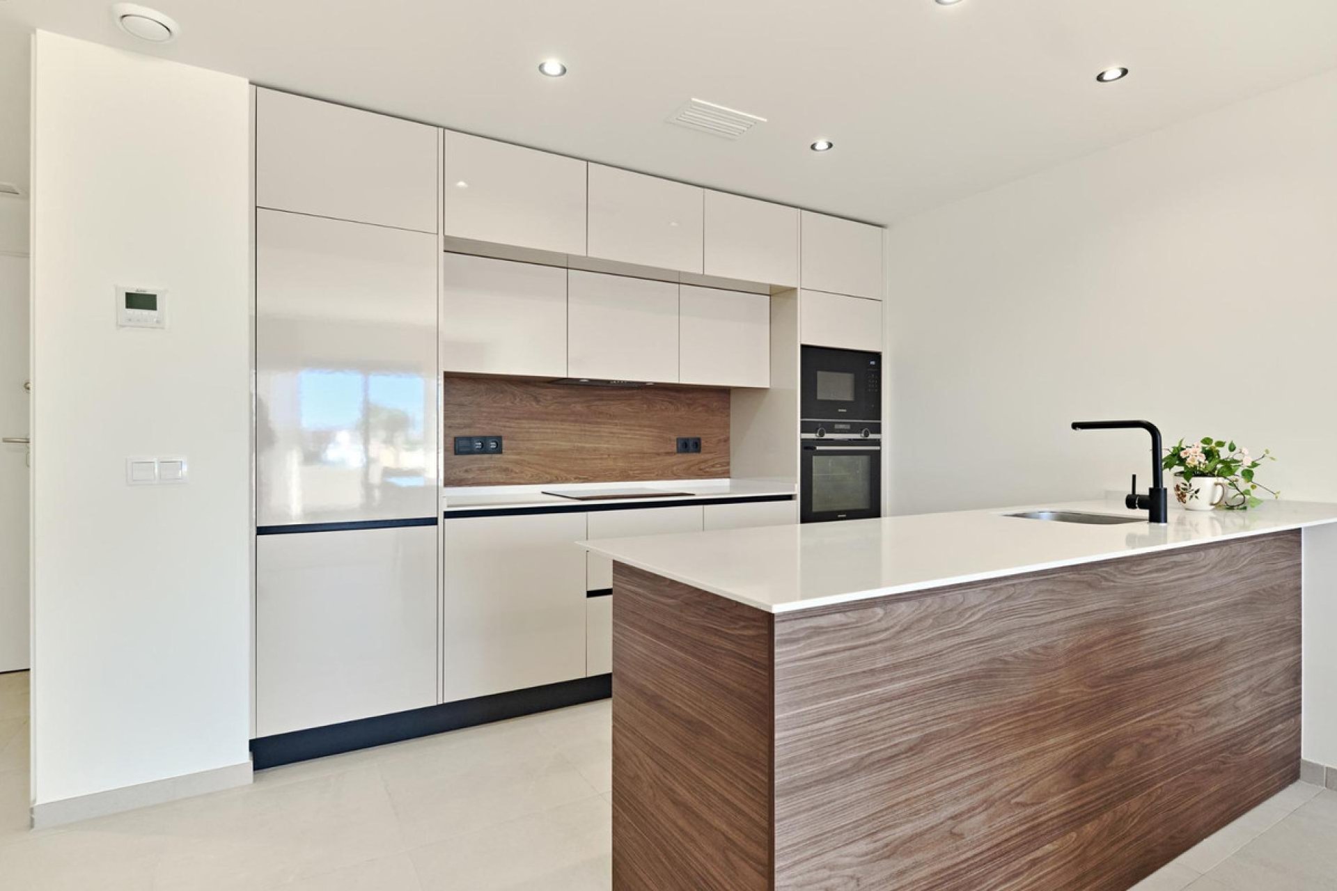 Használt ingatlanok - Villa -
Torrevieja - Torrevieja Centro