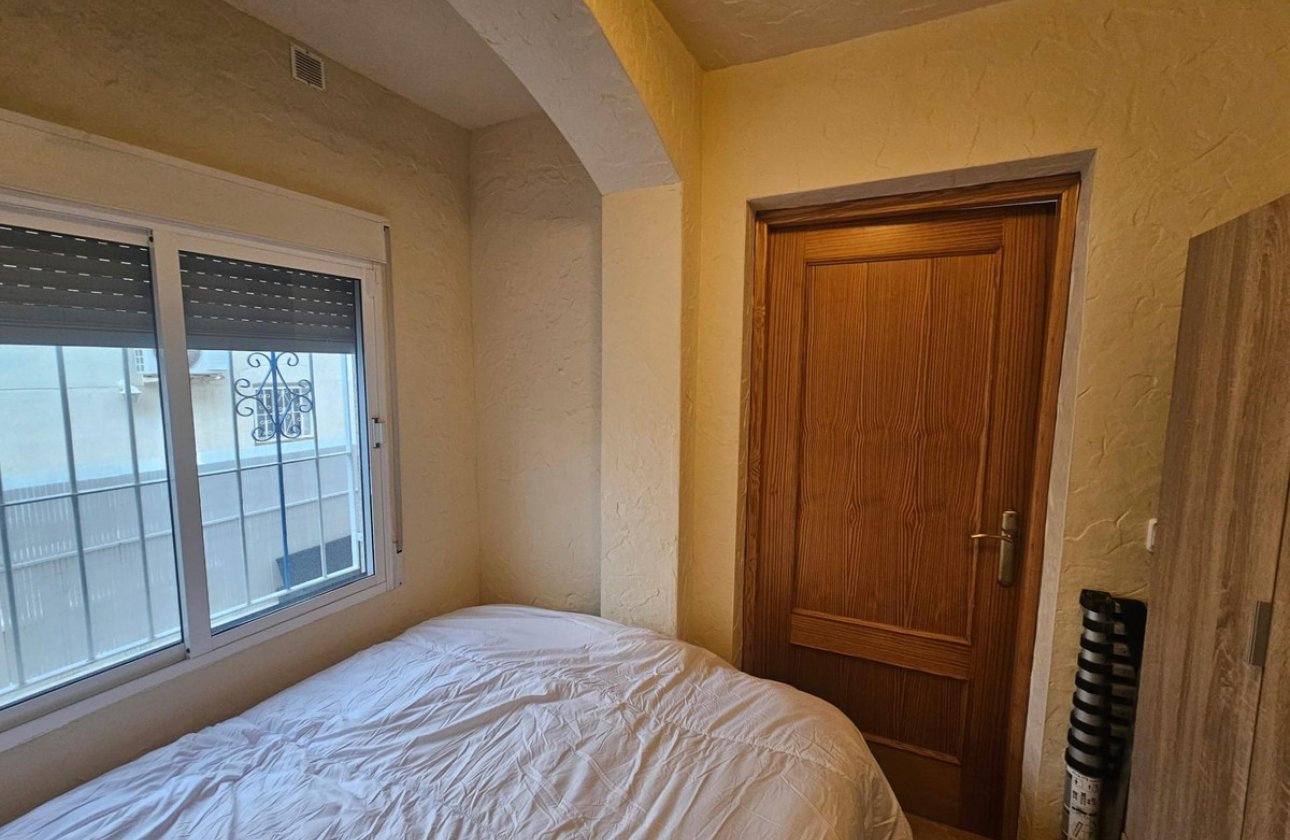 Használt ingatlanok - Villa -
Torrevieja - Torrevieja Centro