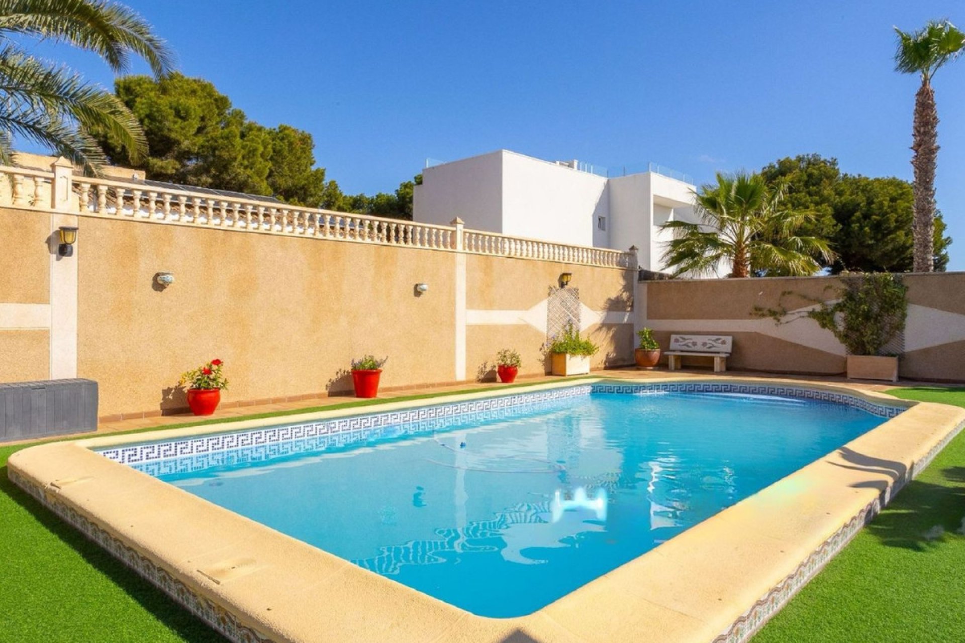 Használt ingatlanok - Villa -
Torrevieja - Torrevieja Centro