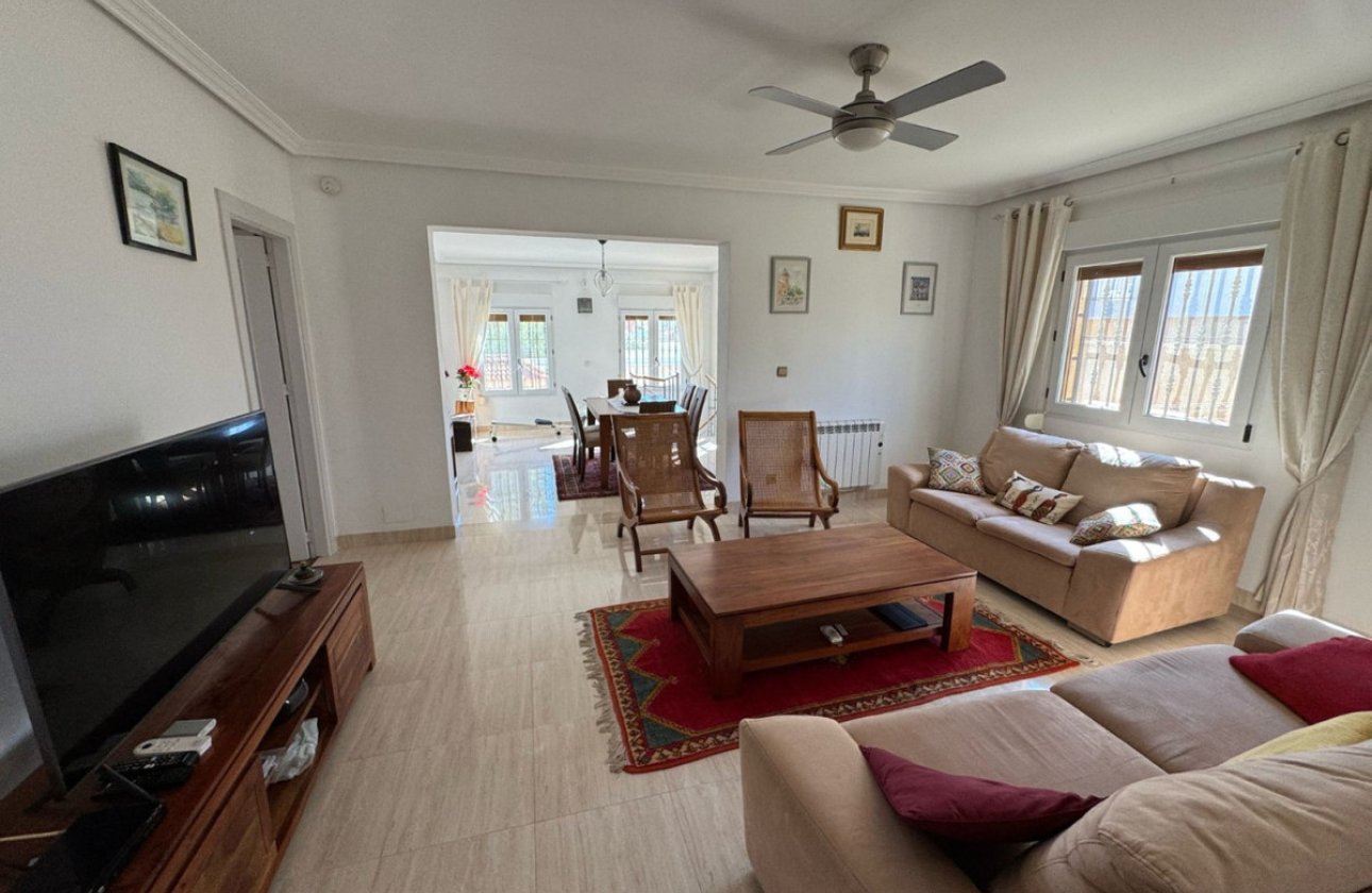 Használt ingatlanok - Villa -
Torrevieja - Torrevieja Centro