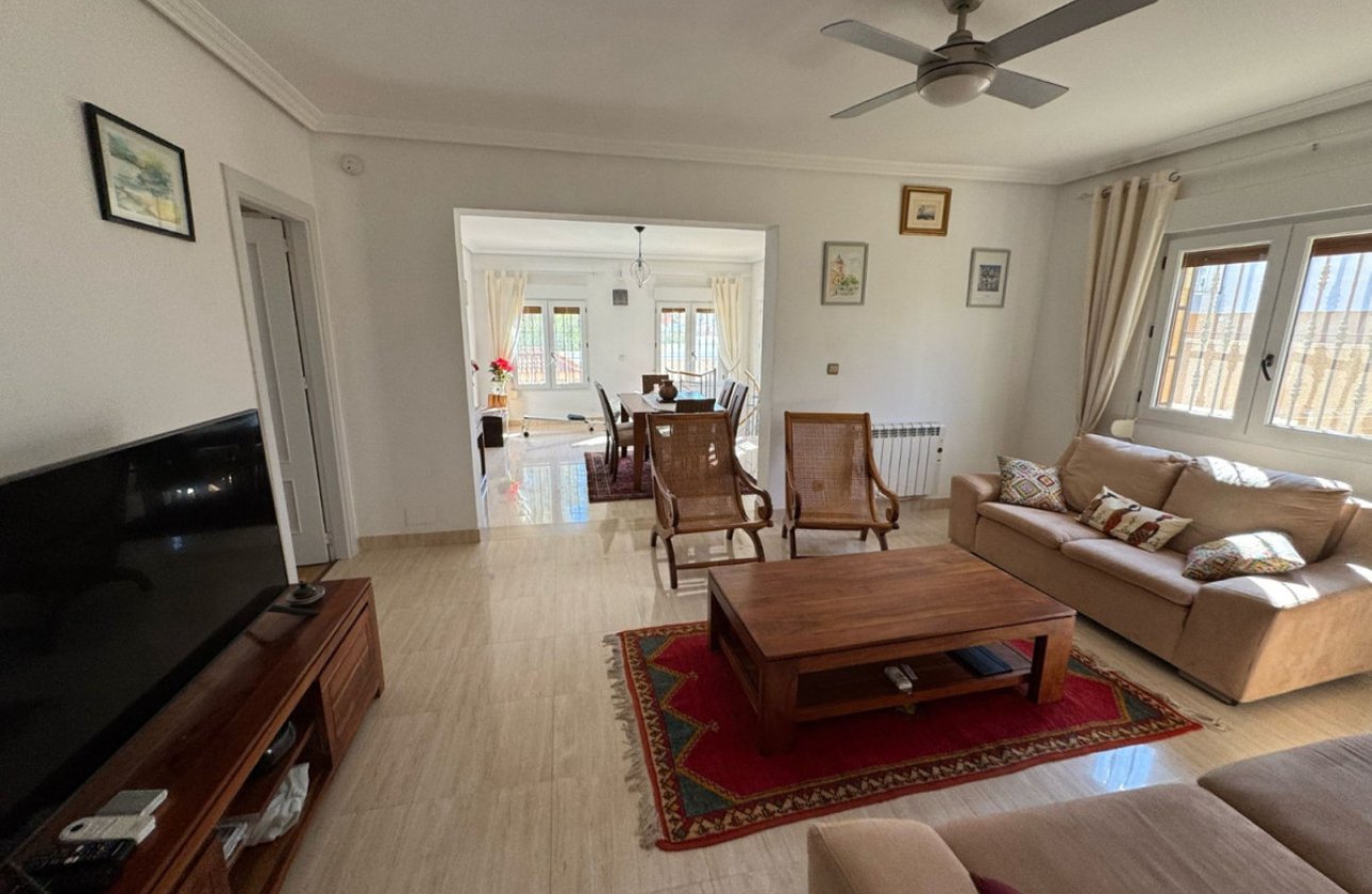 Használt ingatlanok - Villa -
Torrevieja - Torrevieja Centro