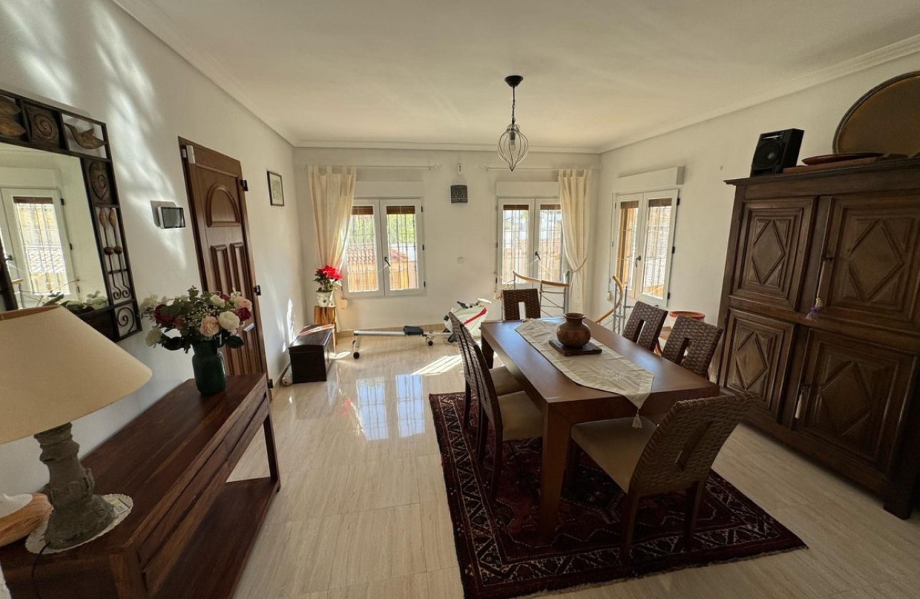 Használt ingatlanok - Villa -
Torrevieja - Torrevieja Centro