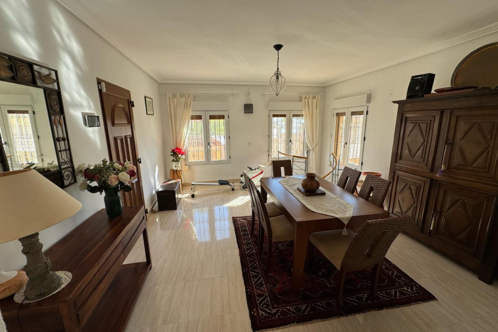 Használt ingatlanok - Villa -
Torrevieja - Torrevieja Centro