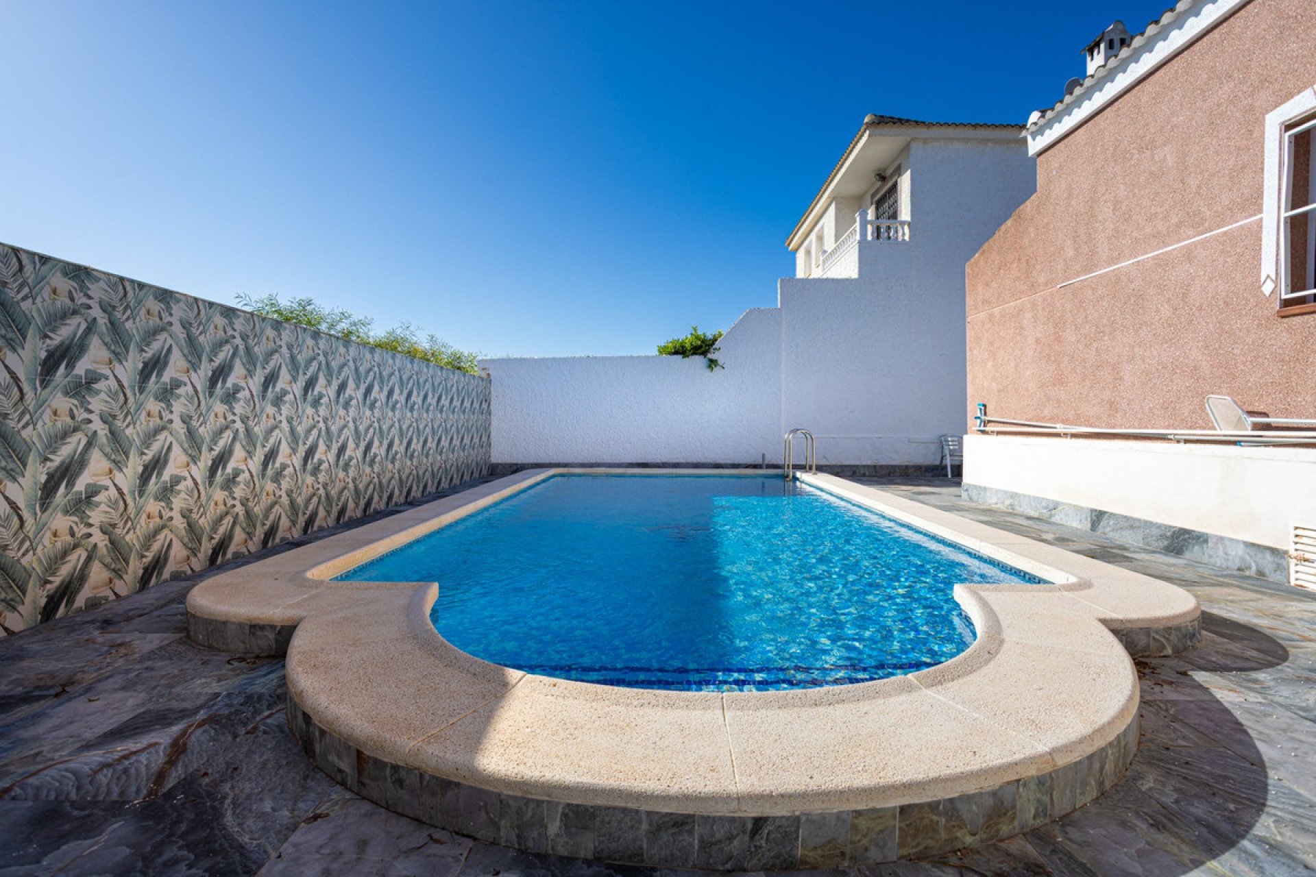 Használt ingatlanok - Villa -
Torrevieja - Torrevieja Centro