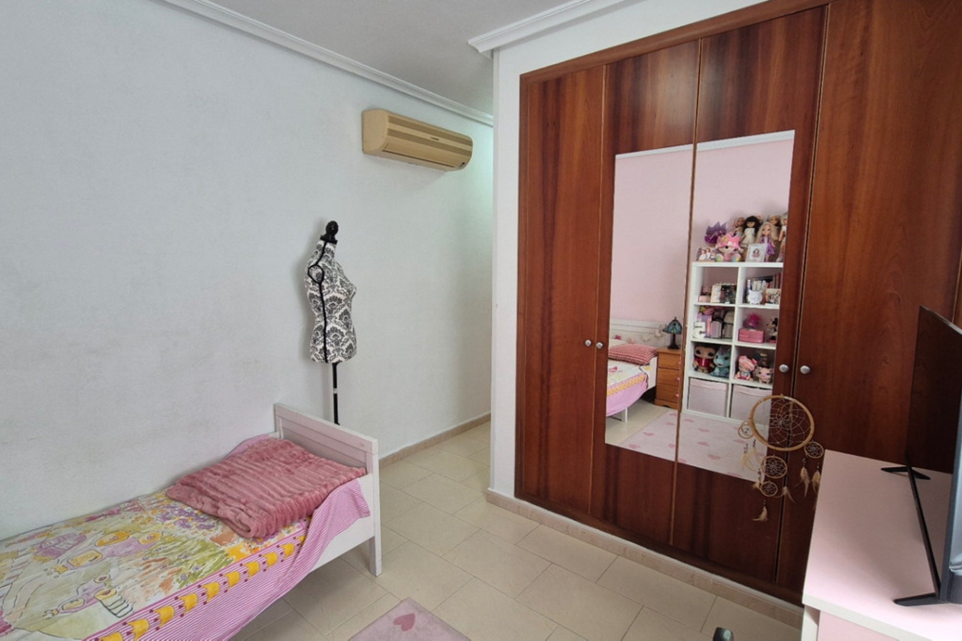 Használt ingatlanok - Villa -
Torrevieja - Torrevieja Centro