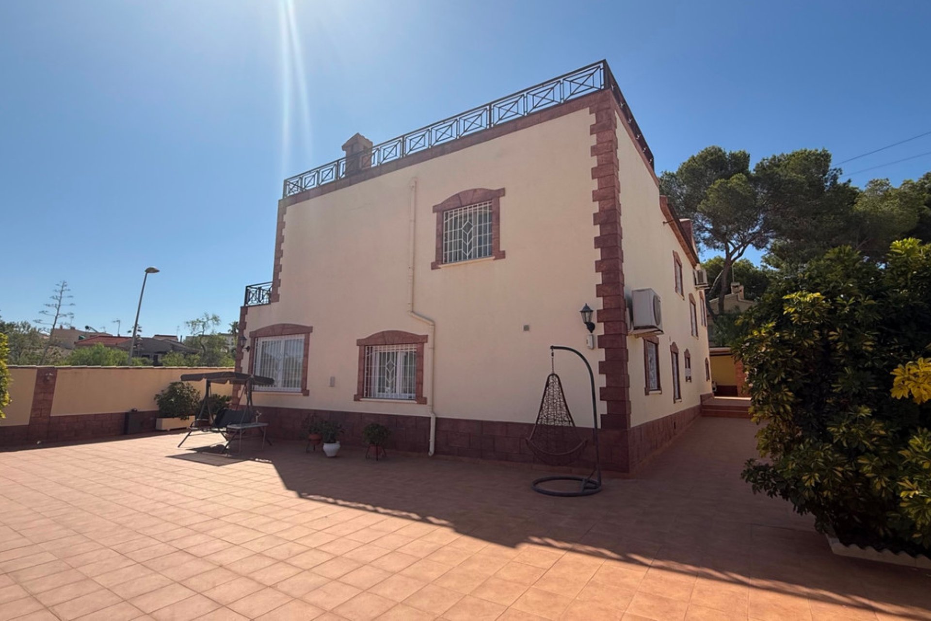 Használt ingatlanok - Villa -
Torrevieja - Torrevieja Centro