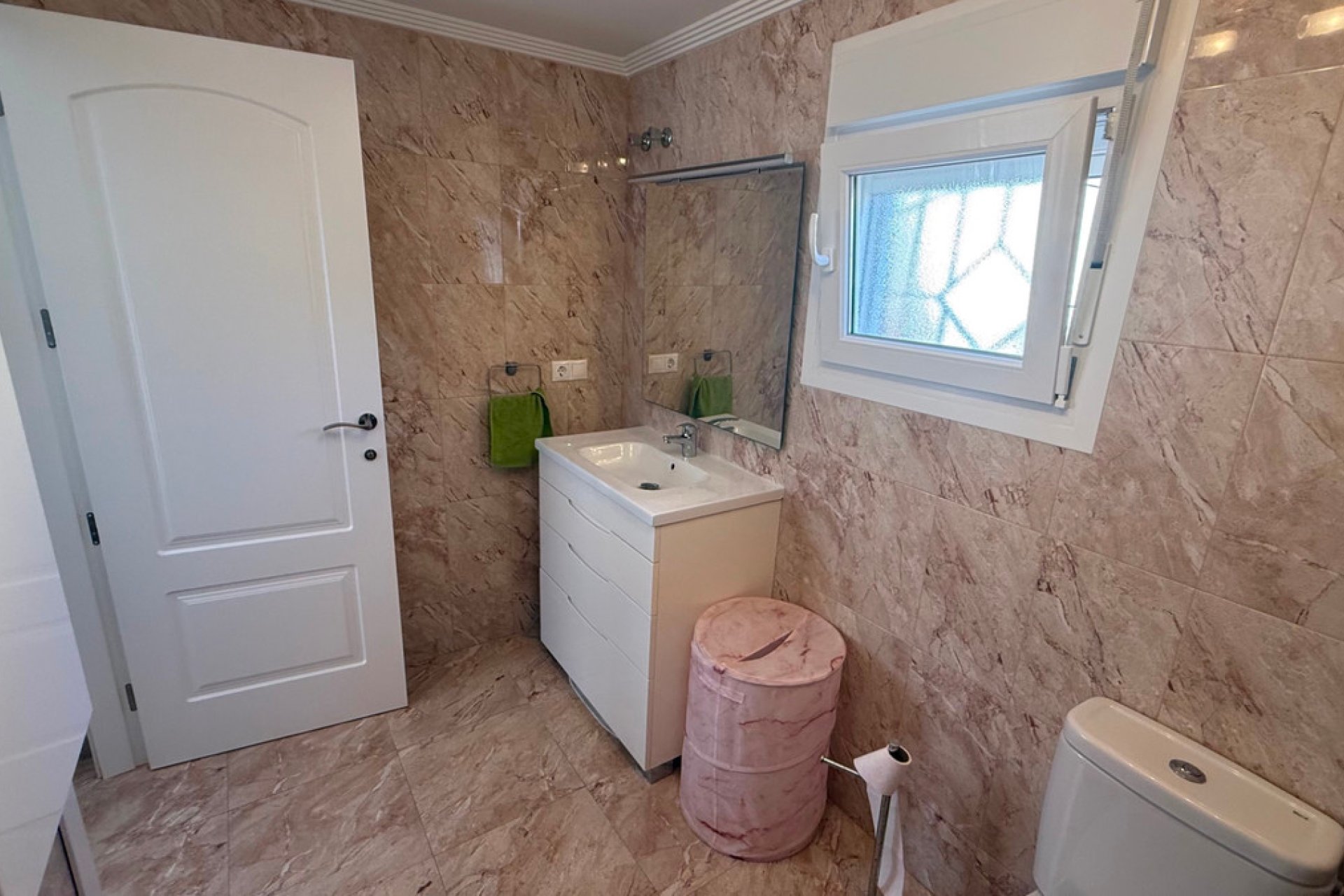 Használt ingatlanok - Villa -
Torrevieja - Torrevieja Centro