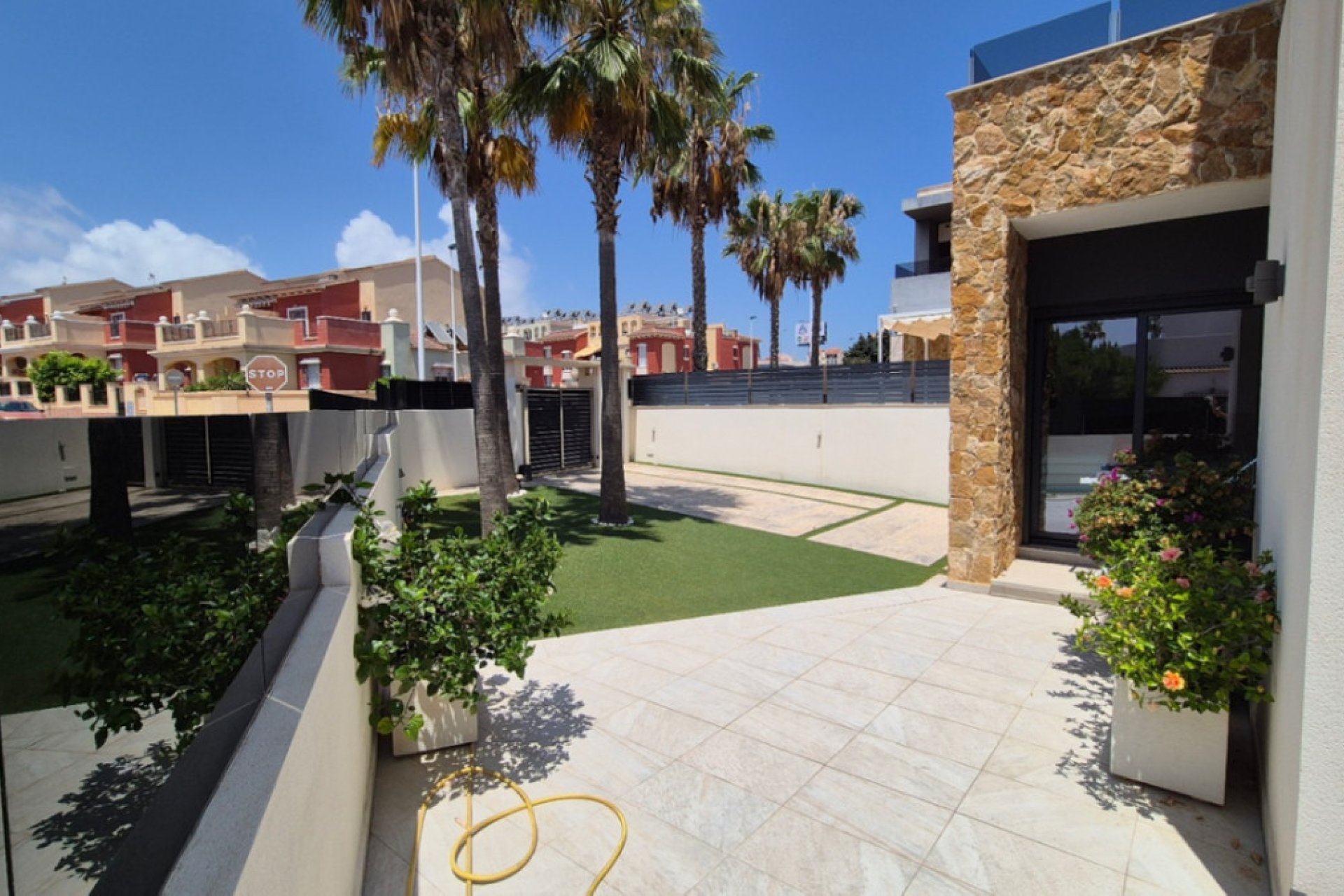 Használt ingatlanok - Villa -
Torrevieja - Torrevieja Centro