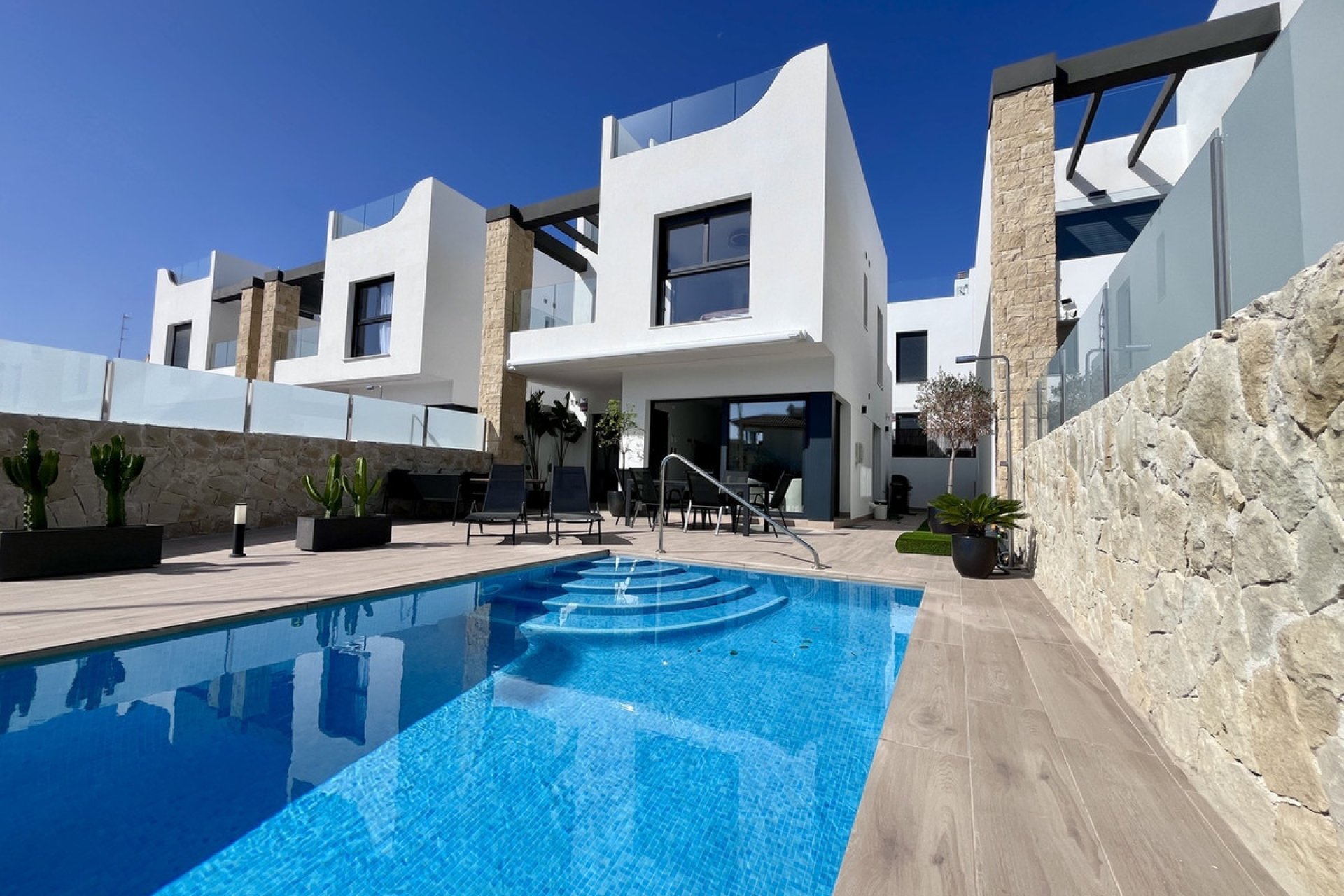 Használt ingatlanok - Villa -
Torrevieja - Torrevieja Centro