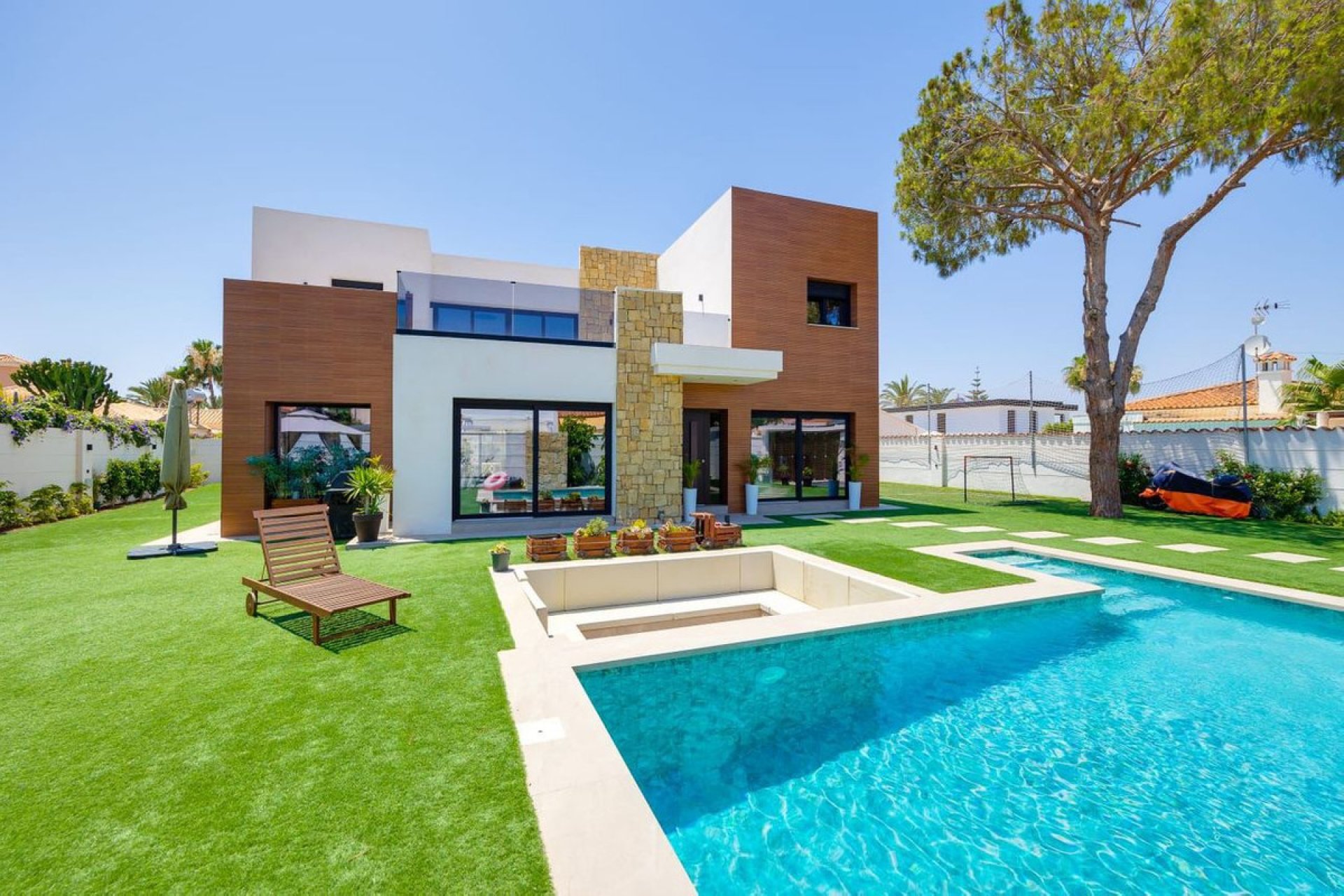 Használt ingatlanok - Villa -
Torrevieja - Torrevieja Centro
