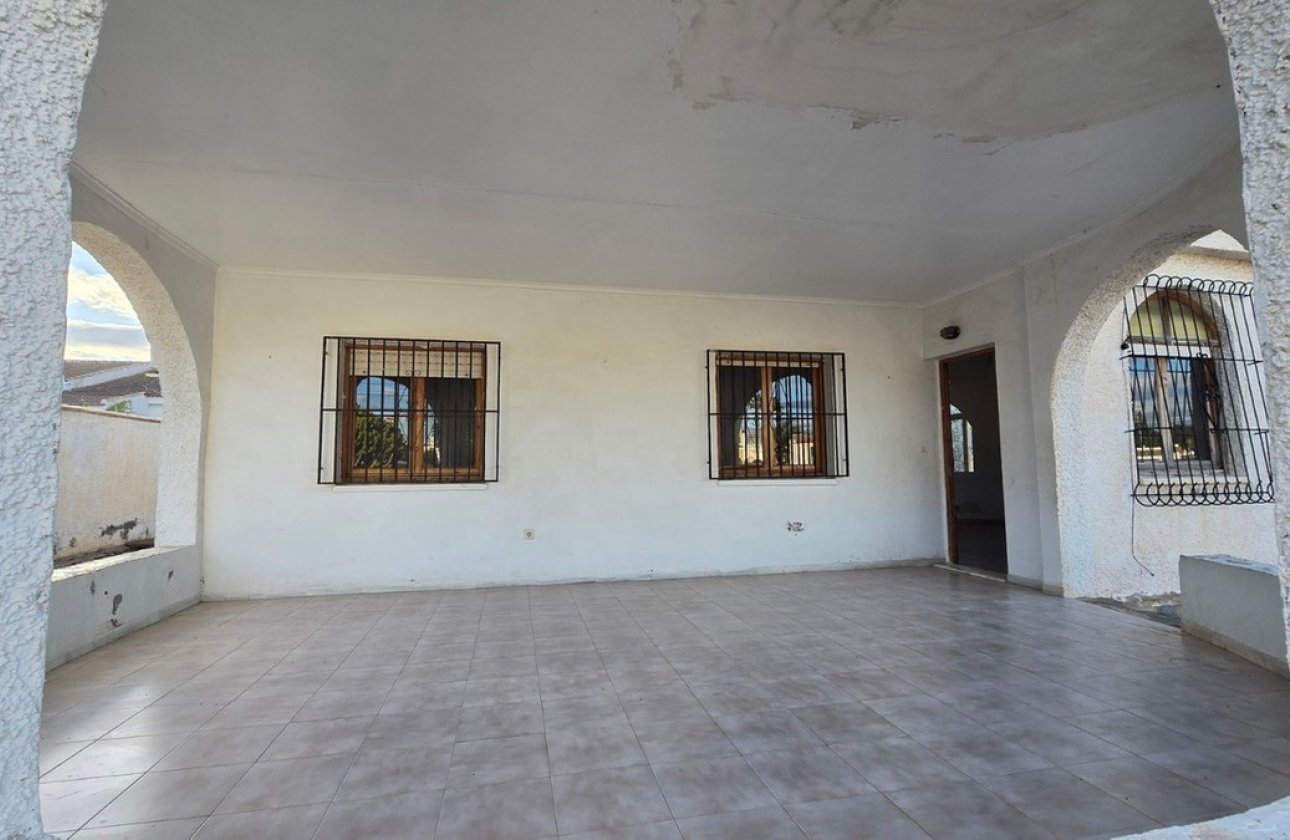 Használt ingatlanok - Villa -
Torrevieja - Torrevieja Centro