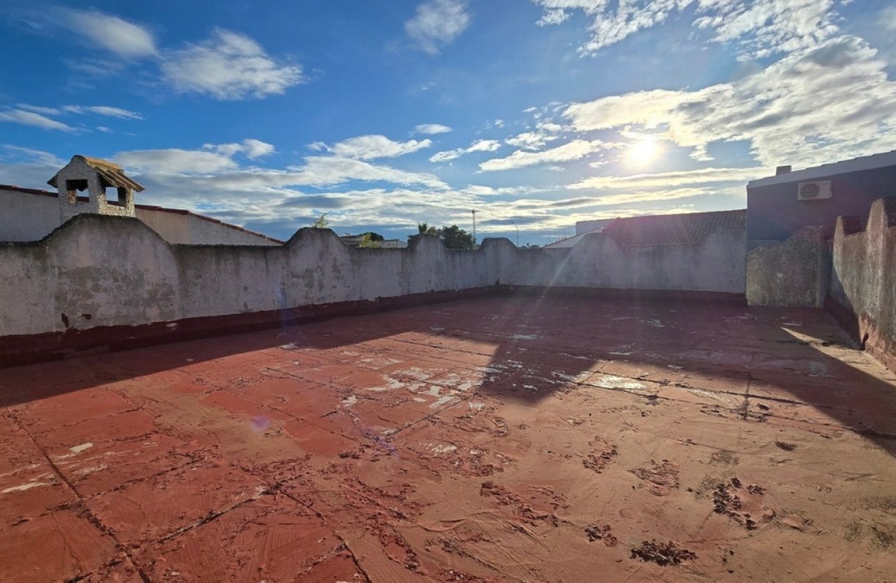 Használt ingatlanok - Villa -
Torrevieja - Torrevieja Centro