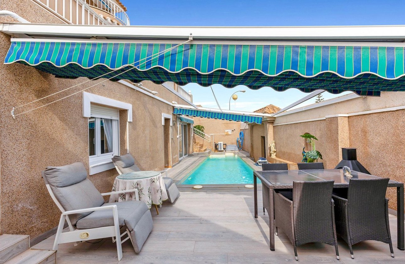 Használt ingatlanok - Villa -
Torrevieja - Torrevieja Centro