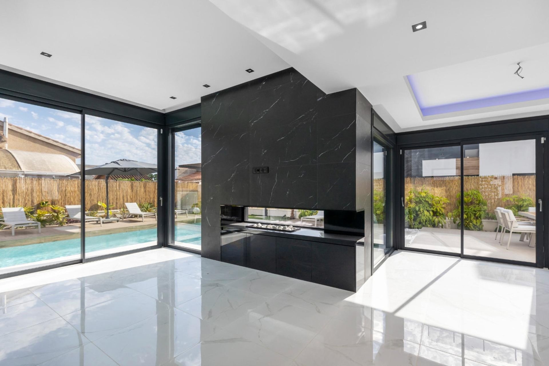 Használt ingatlanok - Villa -
Torrevieja - Torrevieja Centro