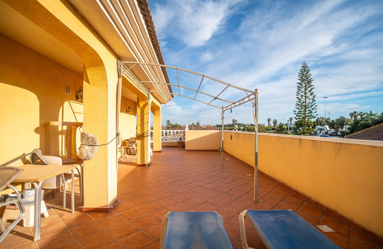 Használt ingatlanok - Villa -
Torrevieja - Torrevieja Centro