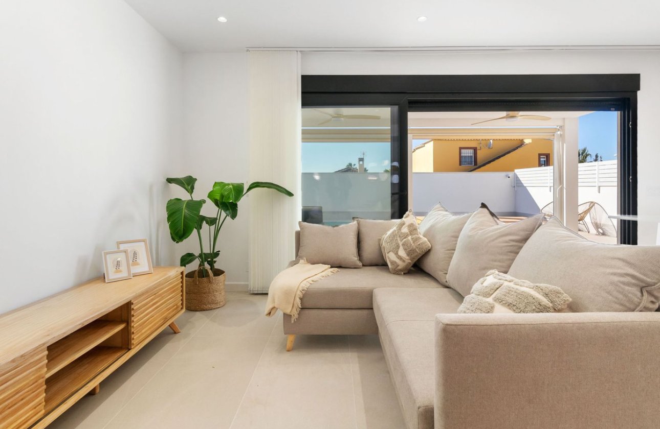 Használt ingatlanok - Villa -
Torrevieja - Torrevieja Centro