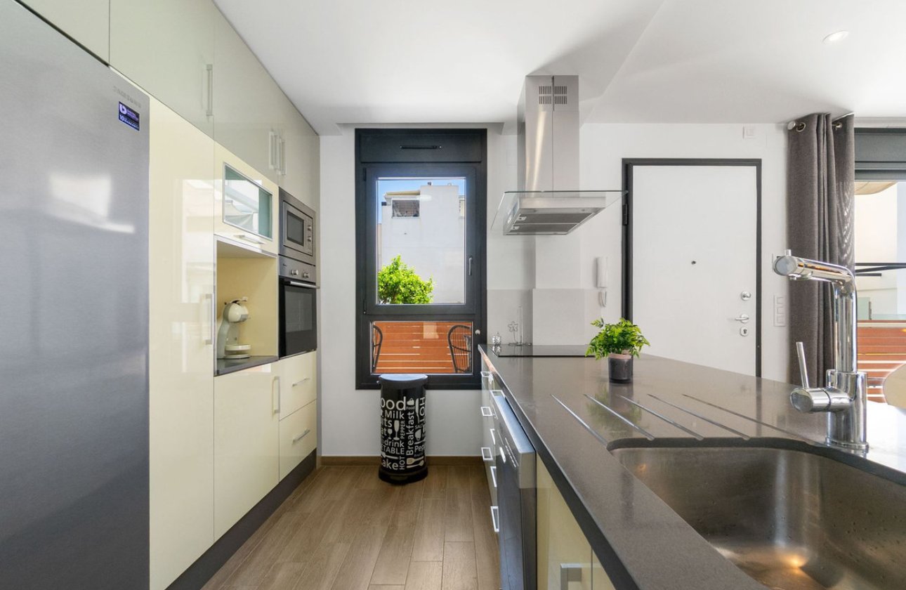 Használt ingatlanok - Villa -
Torrevieja - Torrevieja Centro