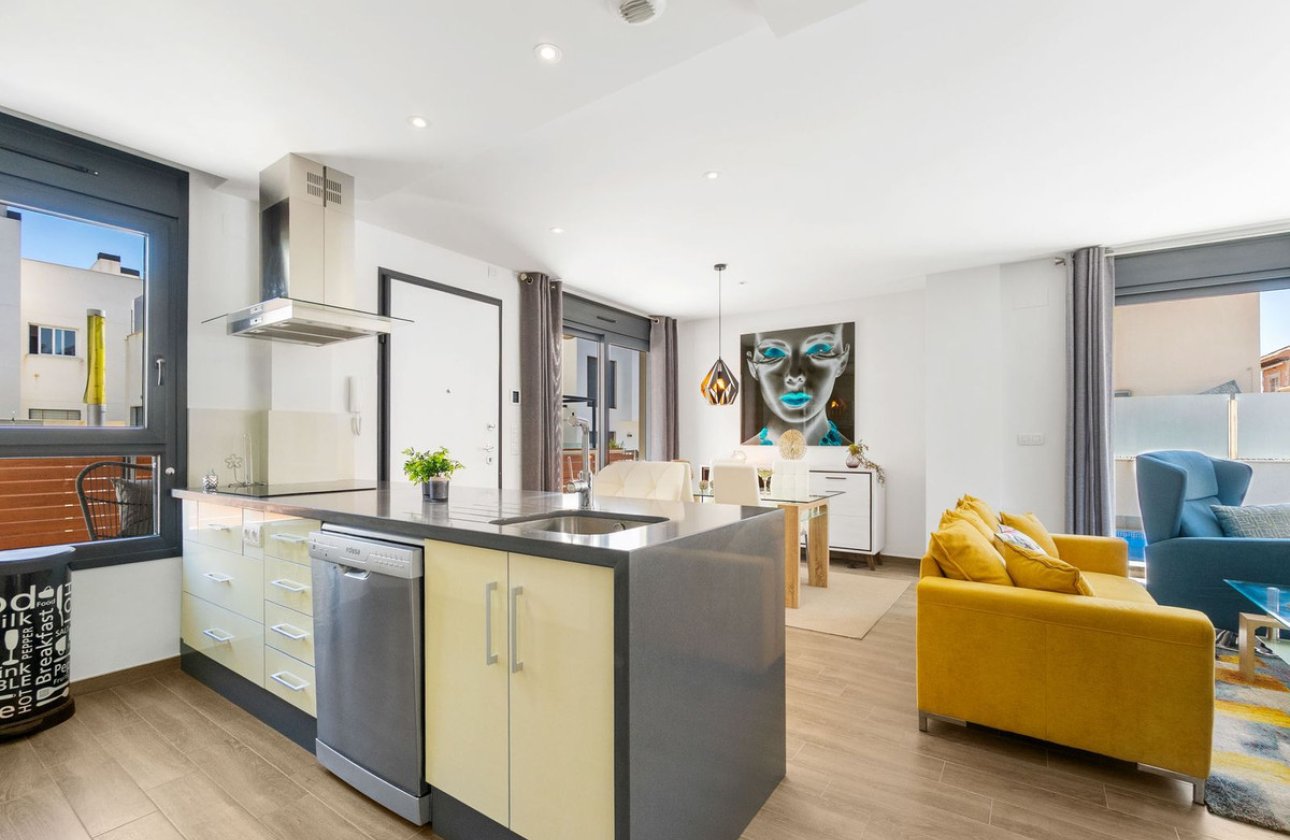 Használt ingatlanok - Villa -
Torrevieja - Torrevieja Centro