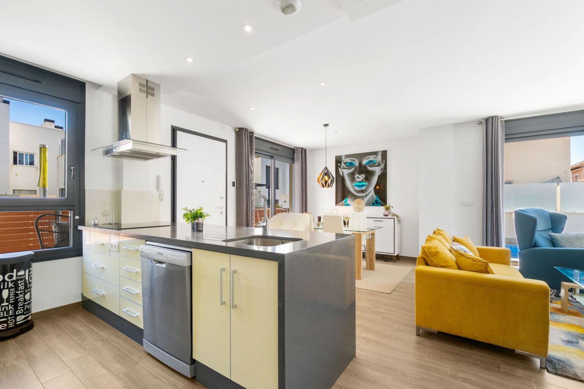 Használt ingatlanok - Villa -
Torrevieja - Torrevieja Centro