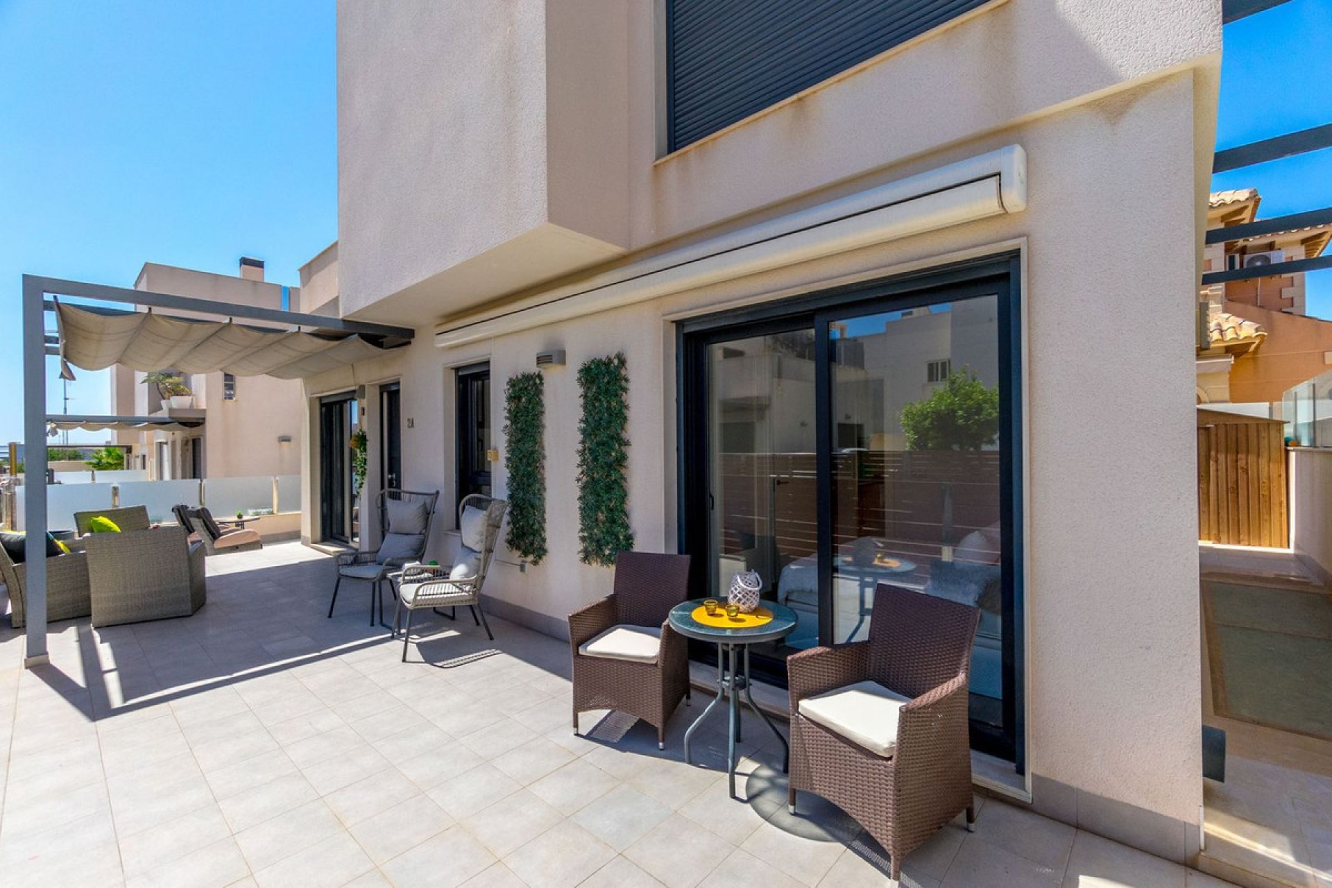 Használt ingatlanok - Villa -
Torrevieja - Torrevieja Centro