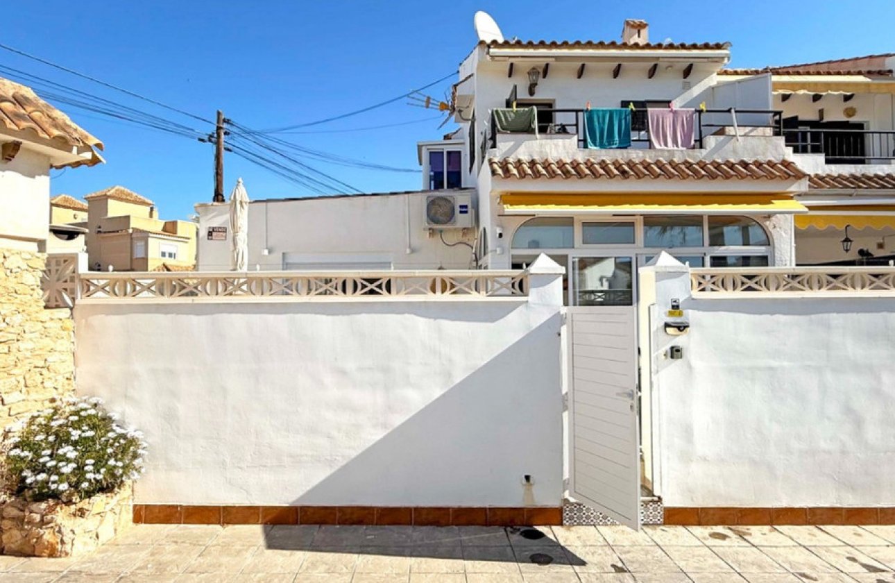 Használt ingatlanok - Villa -
Torrevieja - Torrevieja Centro
