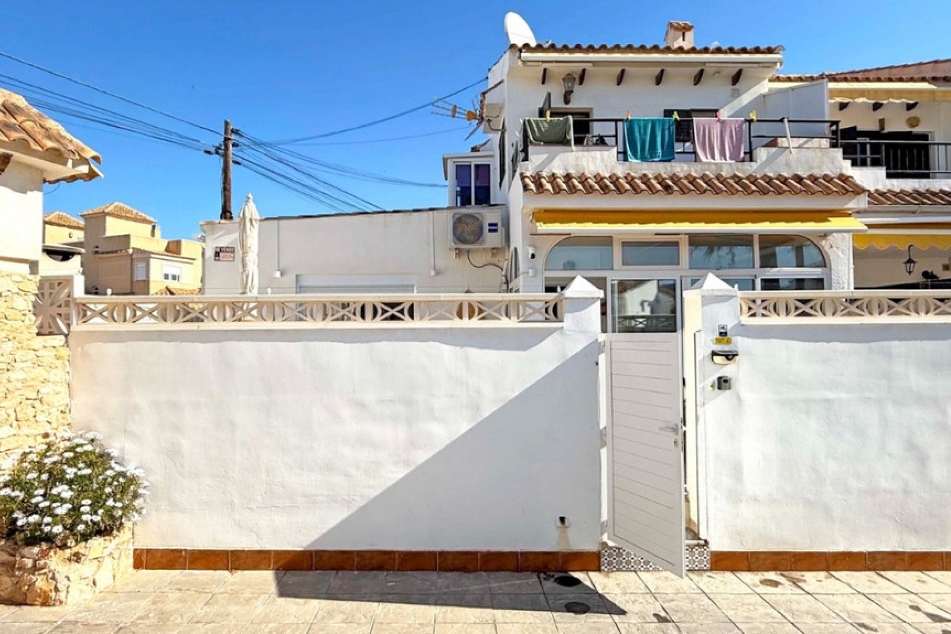 Használt ingatlanok - Villa -
Torrevieja - Torrevieja Centro