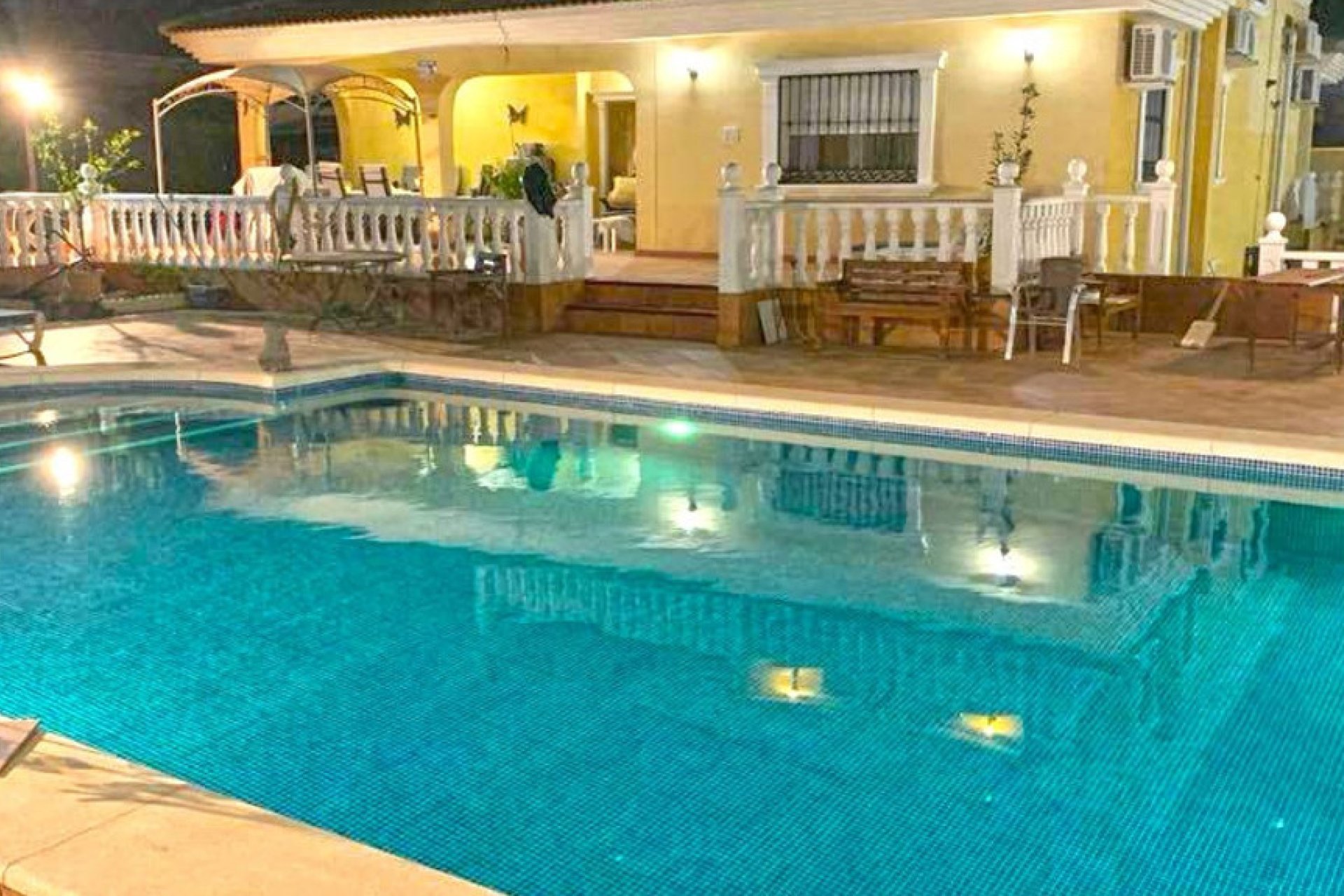 Használt ingatlanok - Villa -
Torrevieja - Torrevieja Centro