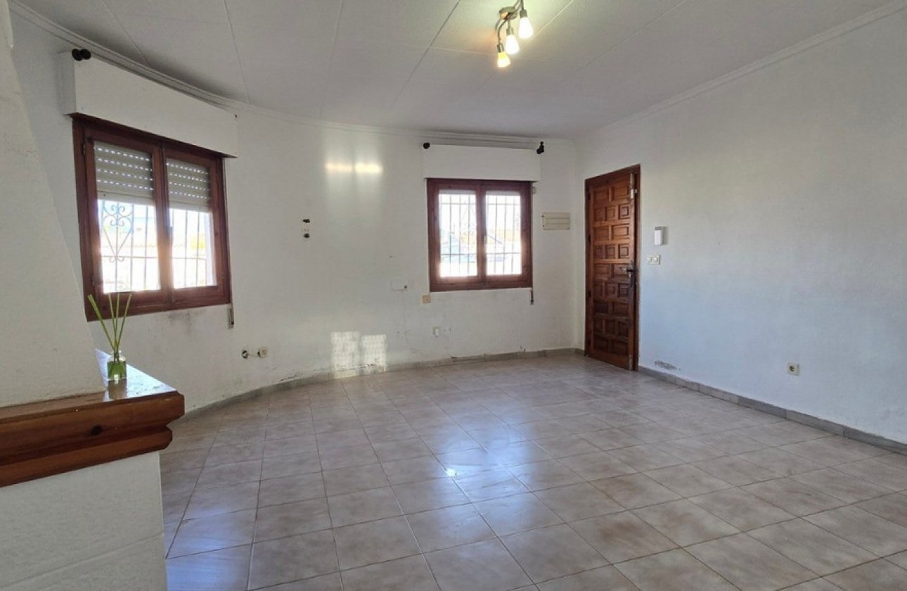 Használt ingatlanok - Villa -
Torrevieja - Torrevieja Centro