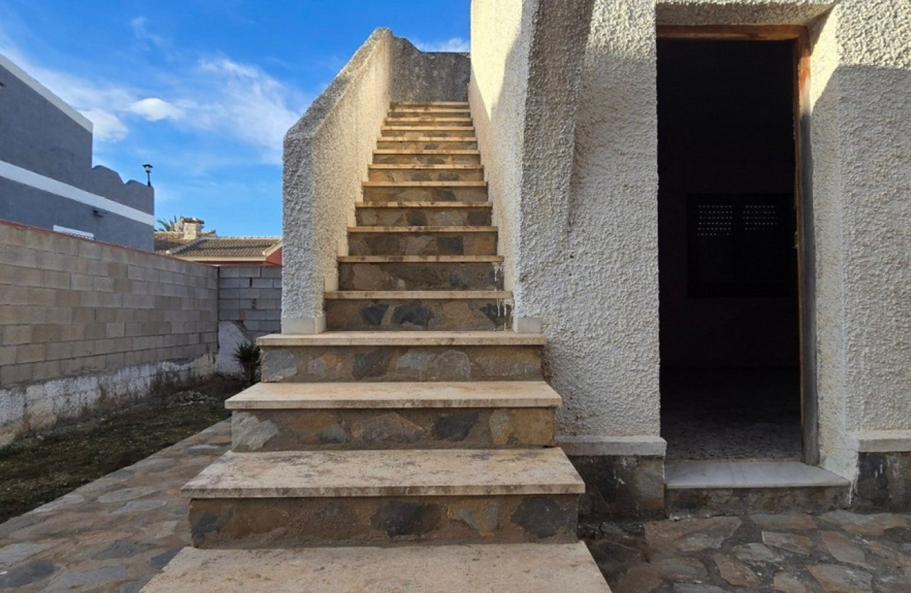 Használt ingatlanok - Villa -
Torrevieja - Torrevieja Centro