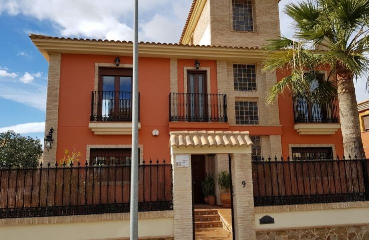 Használt ingatlanok - Villa -
Torrevieja - Torrevieja Centro