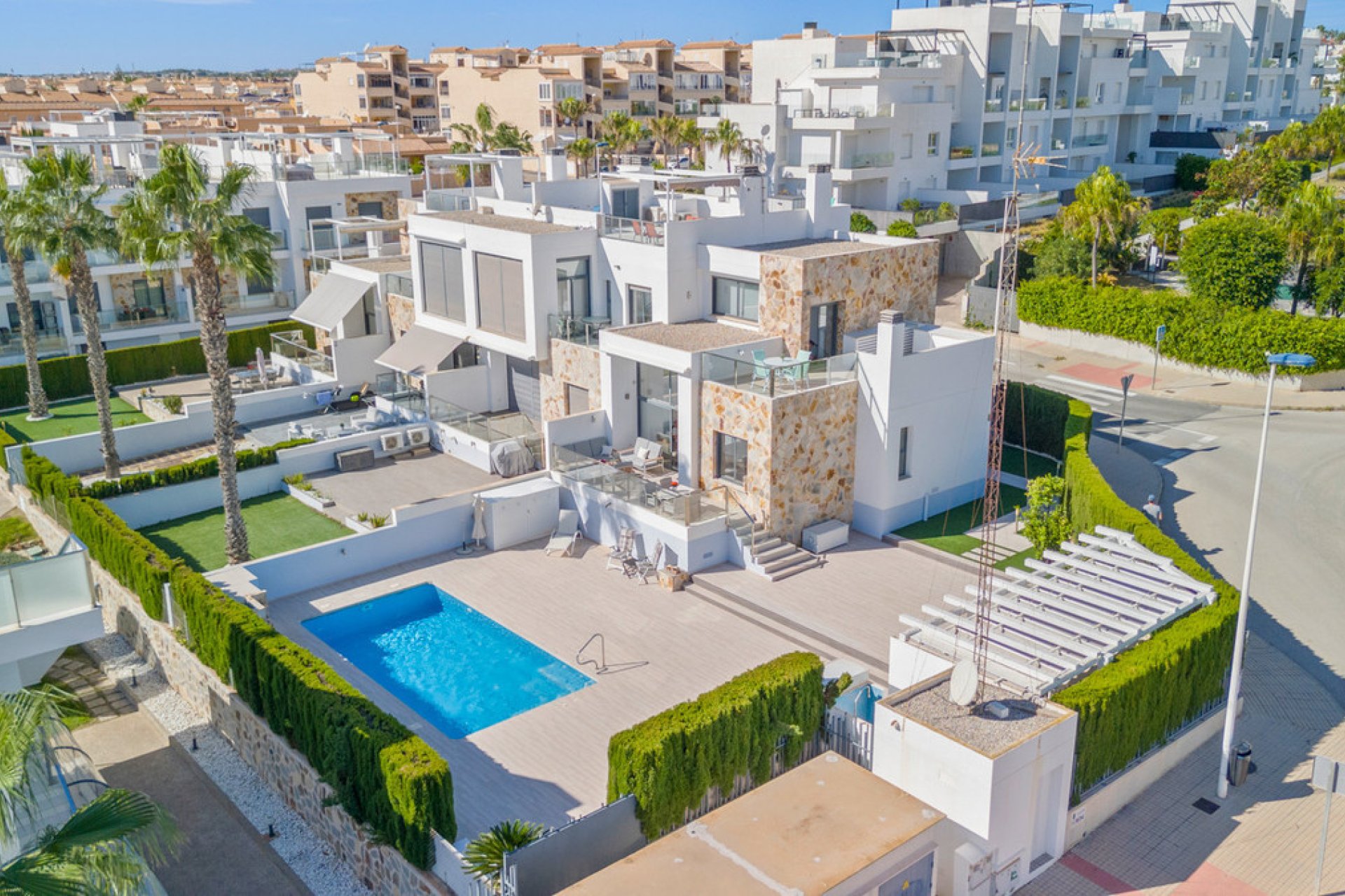 Használt ingatlanok - Villa -
Torrevieja - Torrevieja Centro