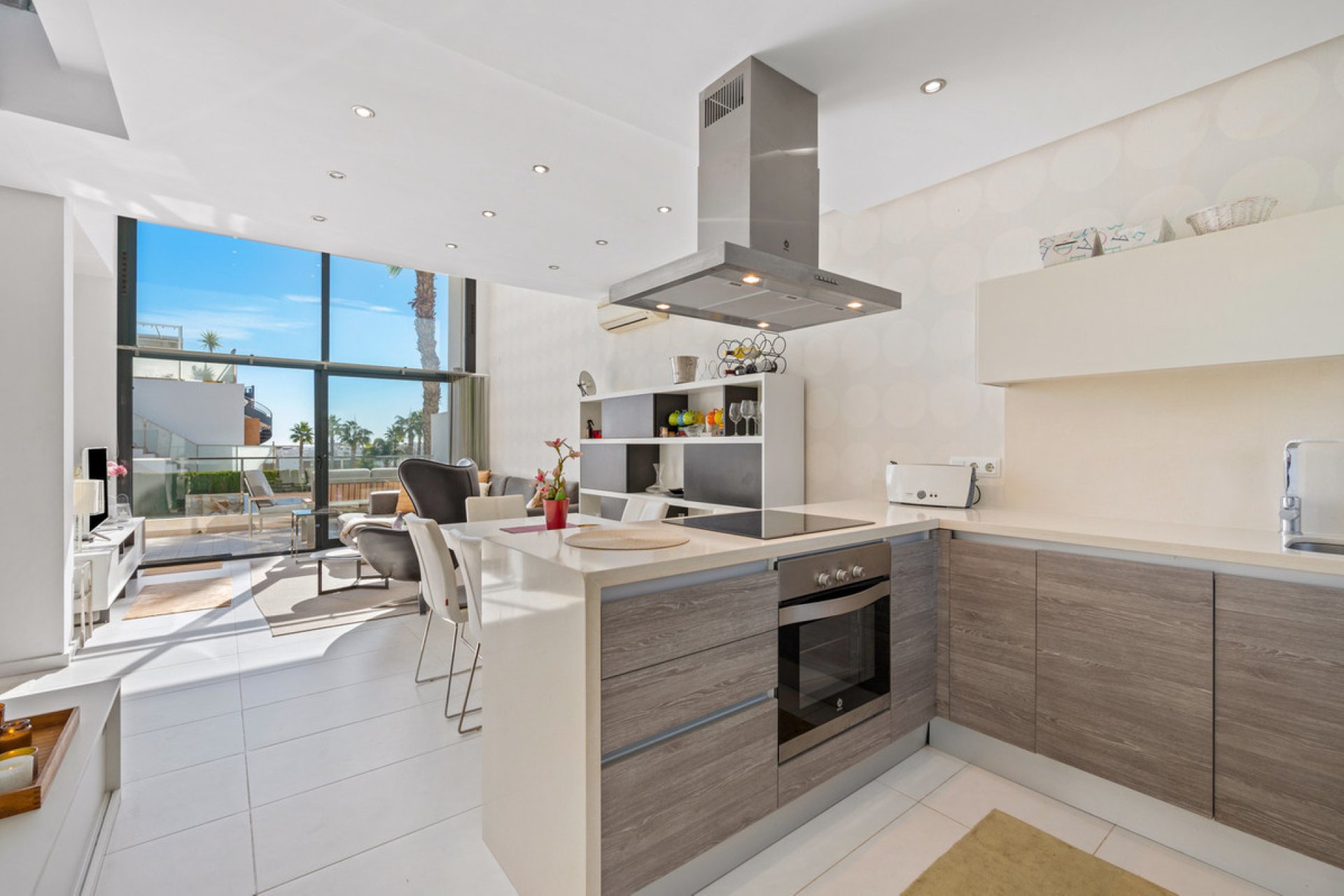 Használt ingatlanok - Villa -
Torrevieja - Torrevieja Centro