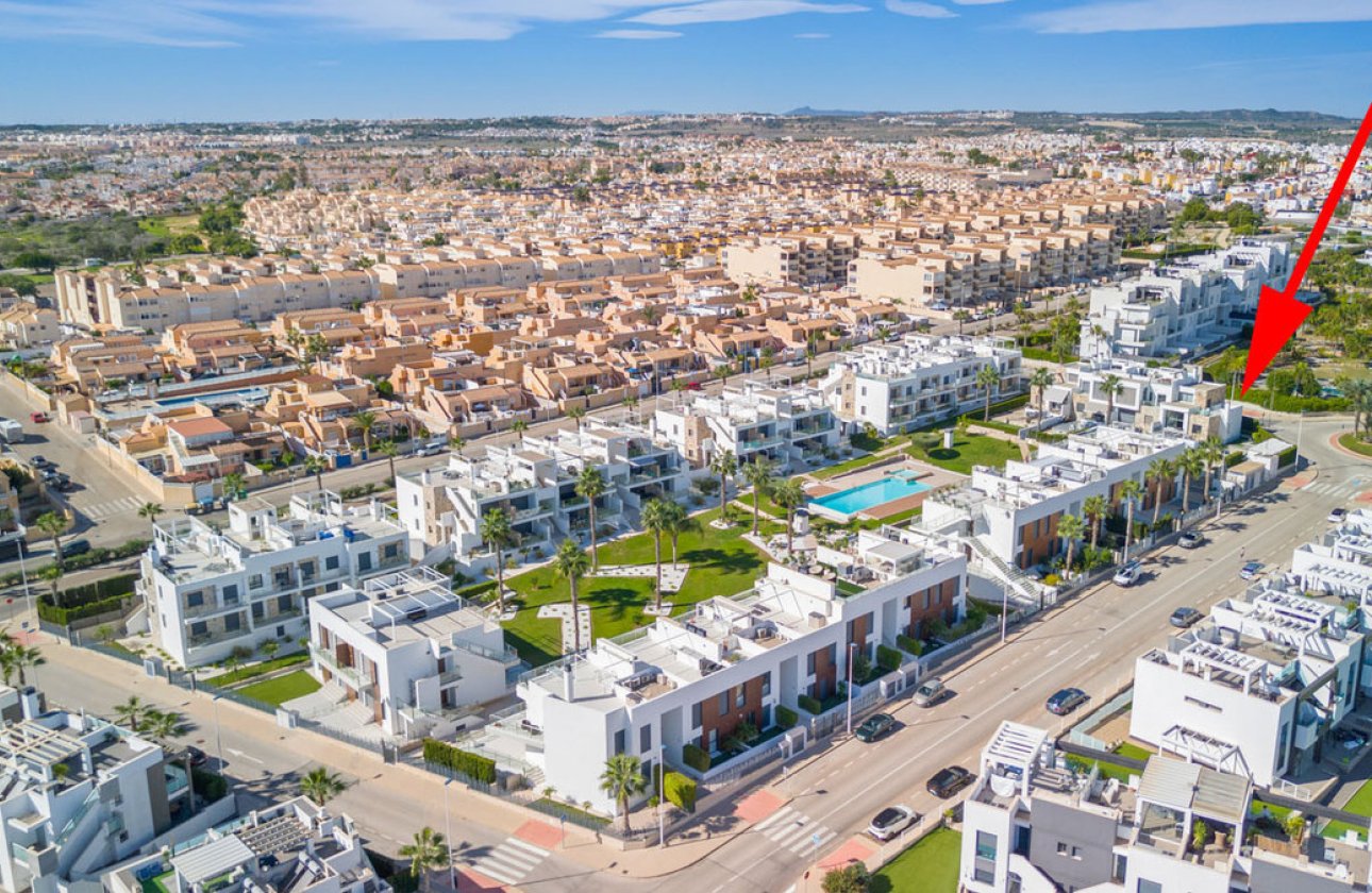 Használt ingatlanok - Villa -
Torrevieja - Torrevieja Centro