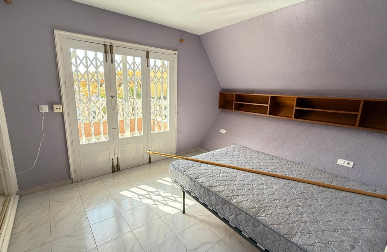 Használt ingatlanok - Villa -
Torrevieja - Torrevieja Centro