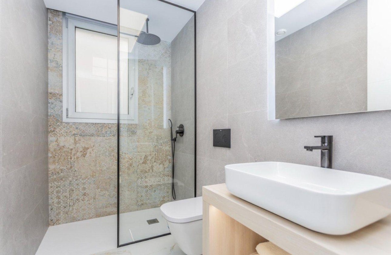 Használt ingatlanok - Villa -
Torrevieja - Torrevieja Centro