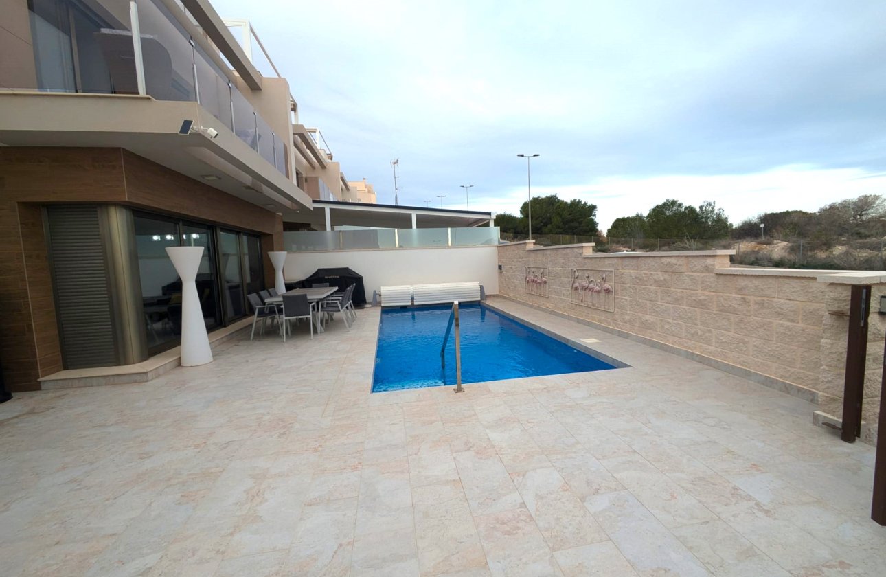 Használt ingatlanok - Villa -
Villamartin