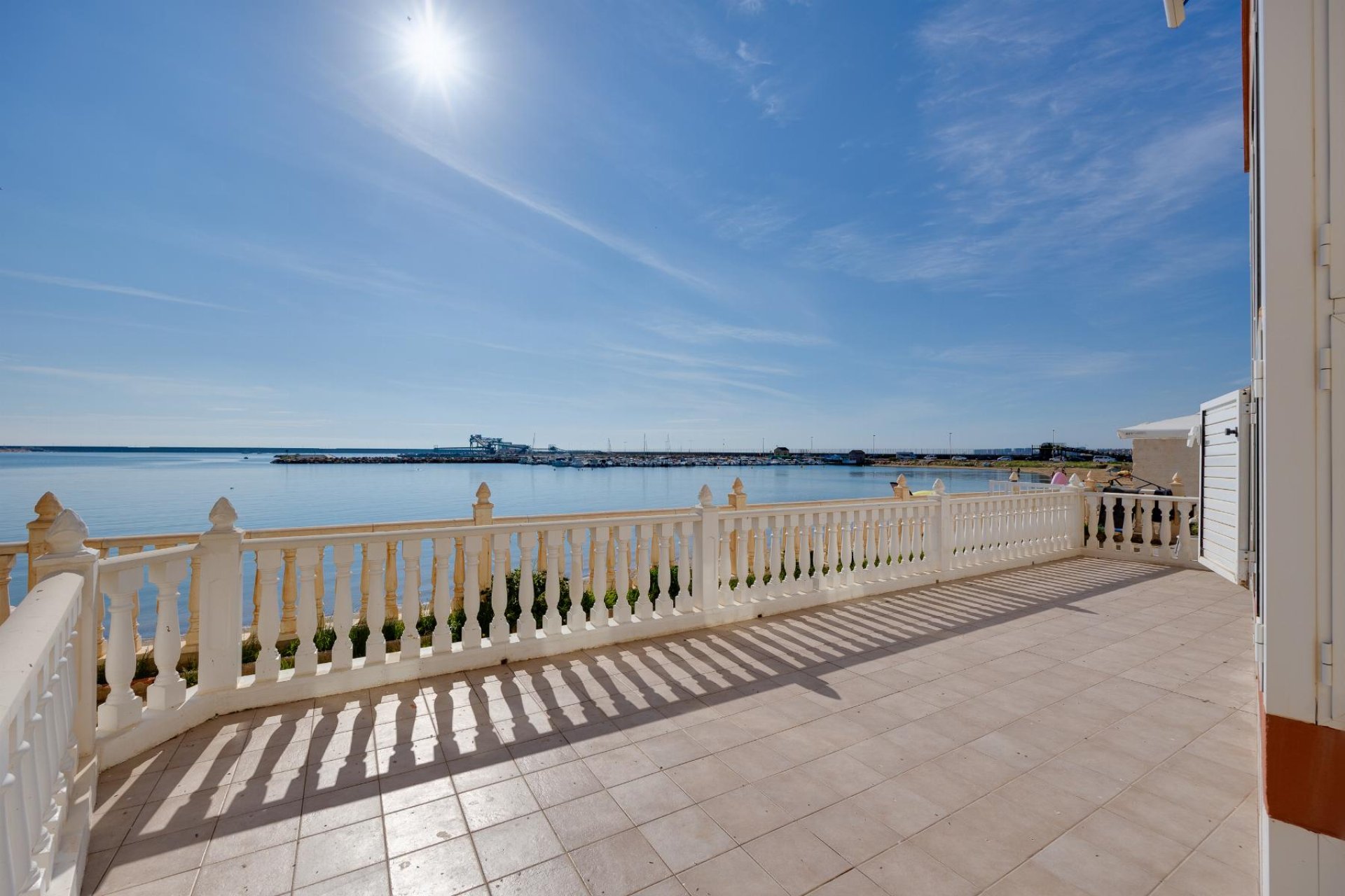 Resale - Apartamento -
Torrevieja - Playa del Acequión