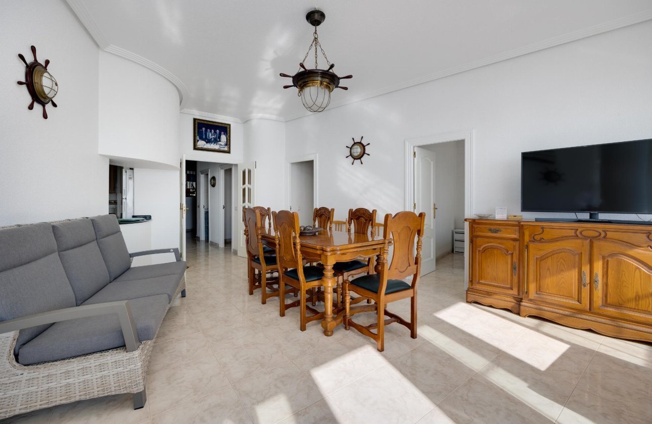 Resale - Apartamento -
Torrevieja - Playa del Acequión