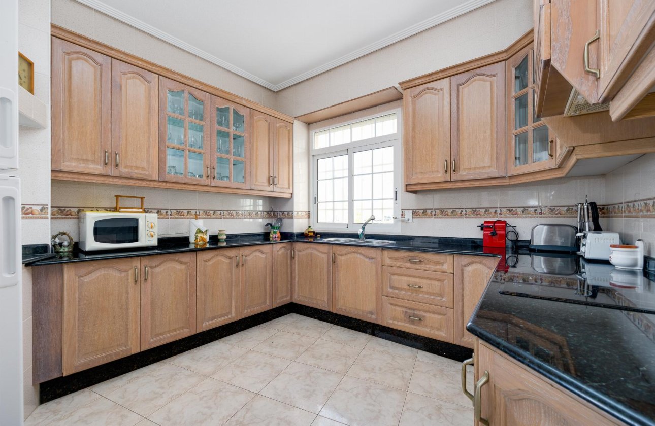 Resale - Apartamento -
Torrevieja - Playa del Acequión