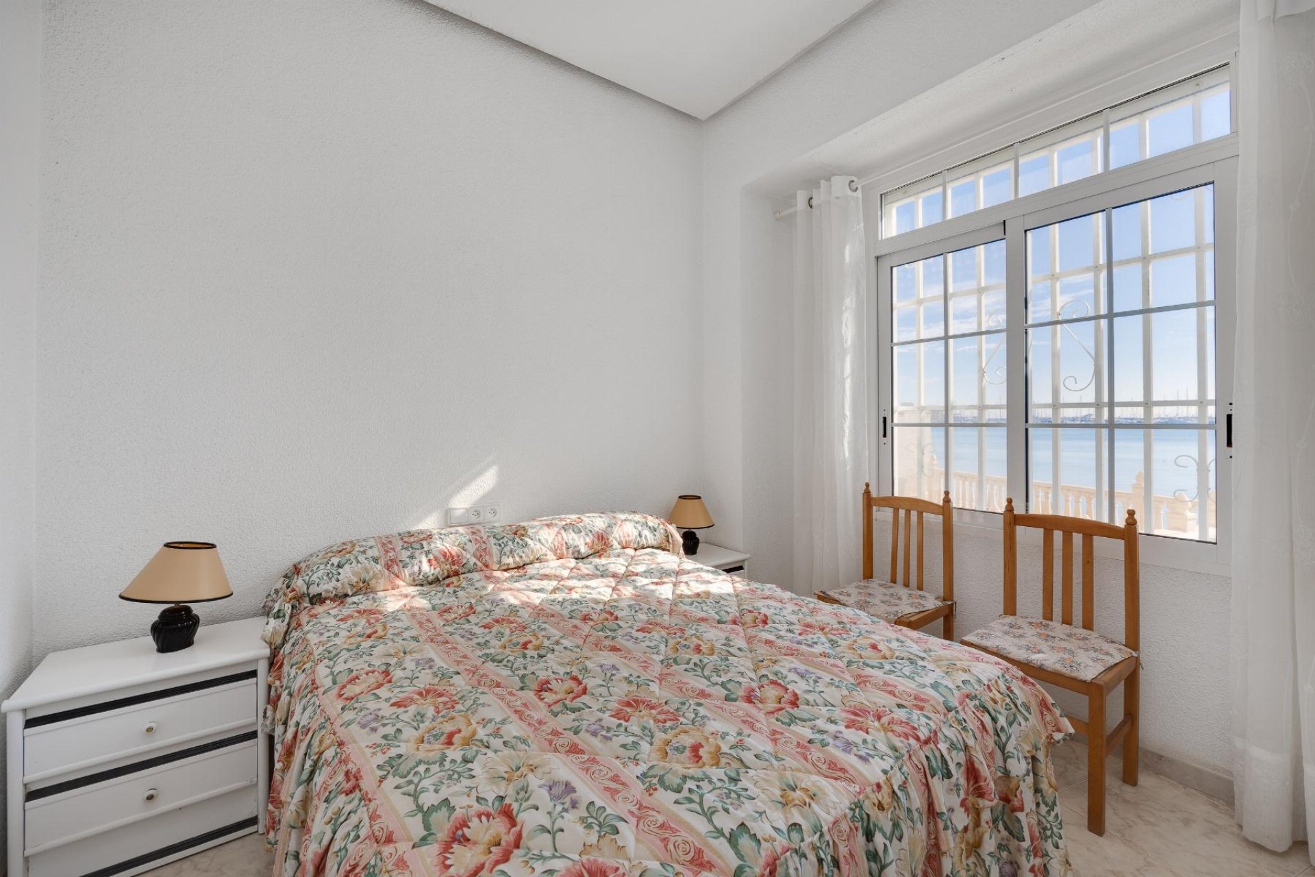 Resale - Apartamento -
Torrevieja - Playa del Acequión