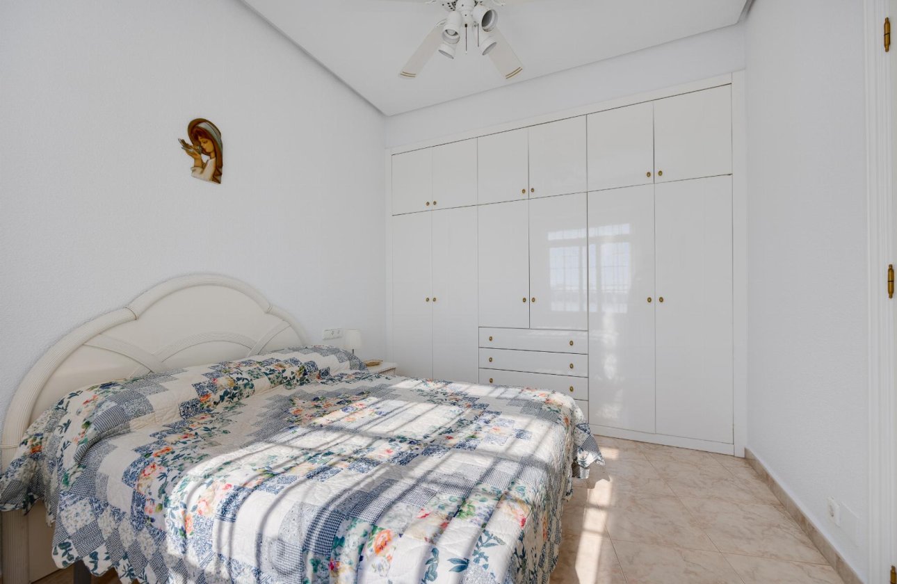 Resale - Apartamento -
Torrevieja - Playa del Acequión