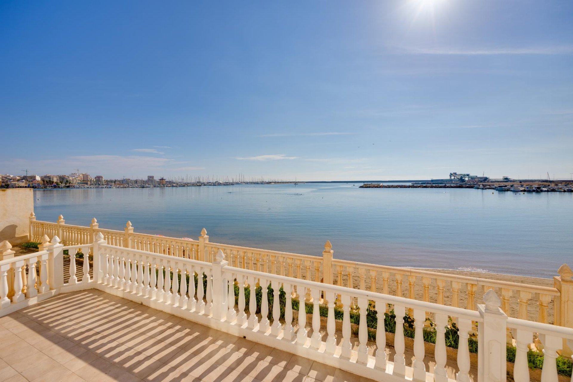 Resale - Apartamento -
Torrevieja - Playa del Acequión