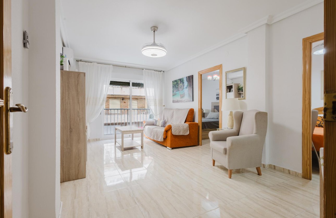 Resale - Apartamento -
Torrevieja - Playa del Acequión