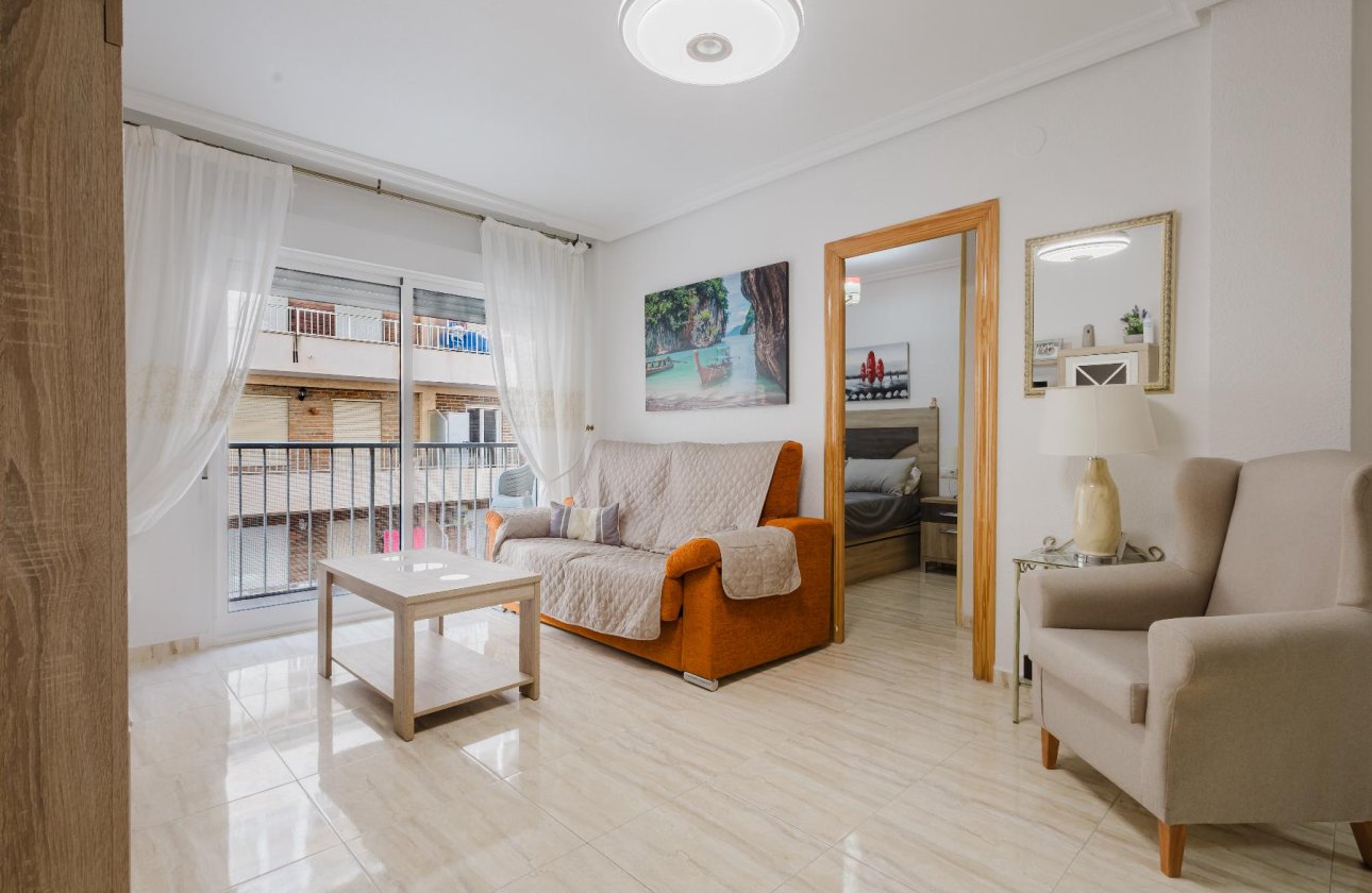 Resale - Apartamento -
Torrevieja - Playa del Acequión